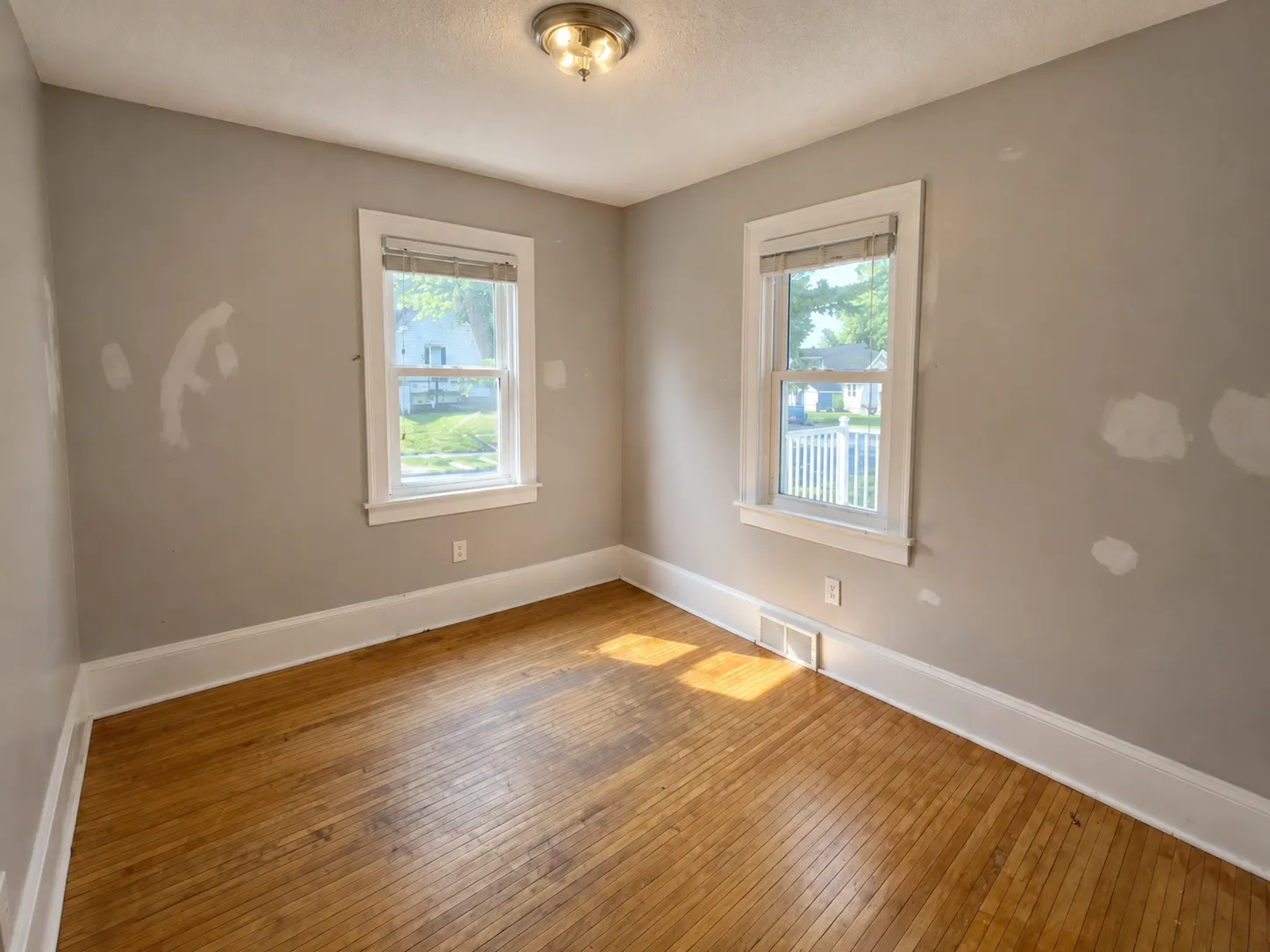 Photo 11 of 812 Pedersen Street