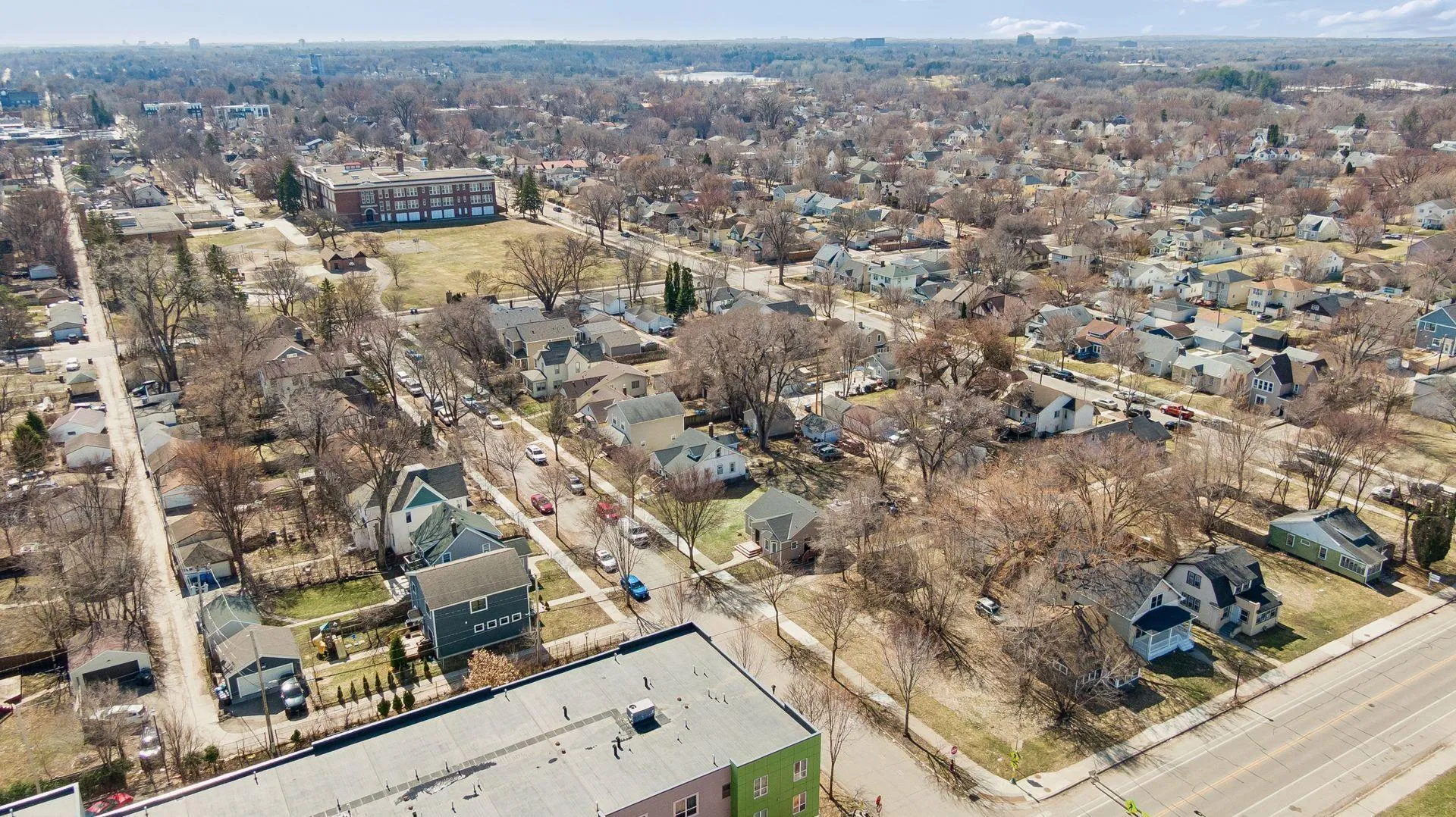 Photo 4 of 1815 Queen N Avenue