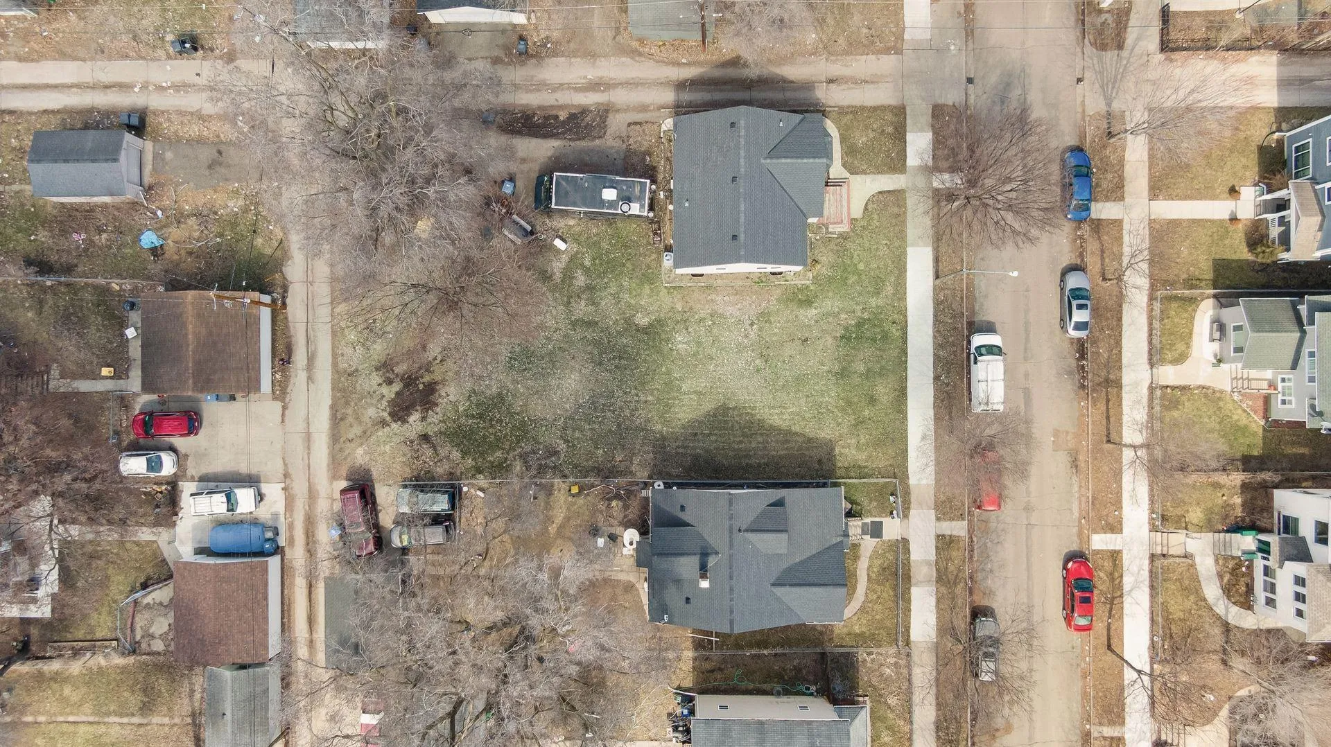 Photo 3 of 1815 Queen N Avenue