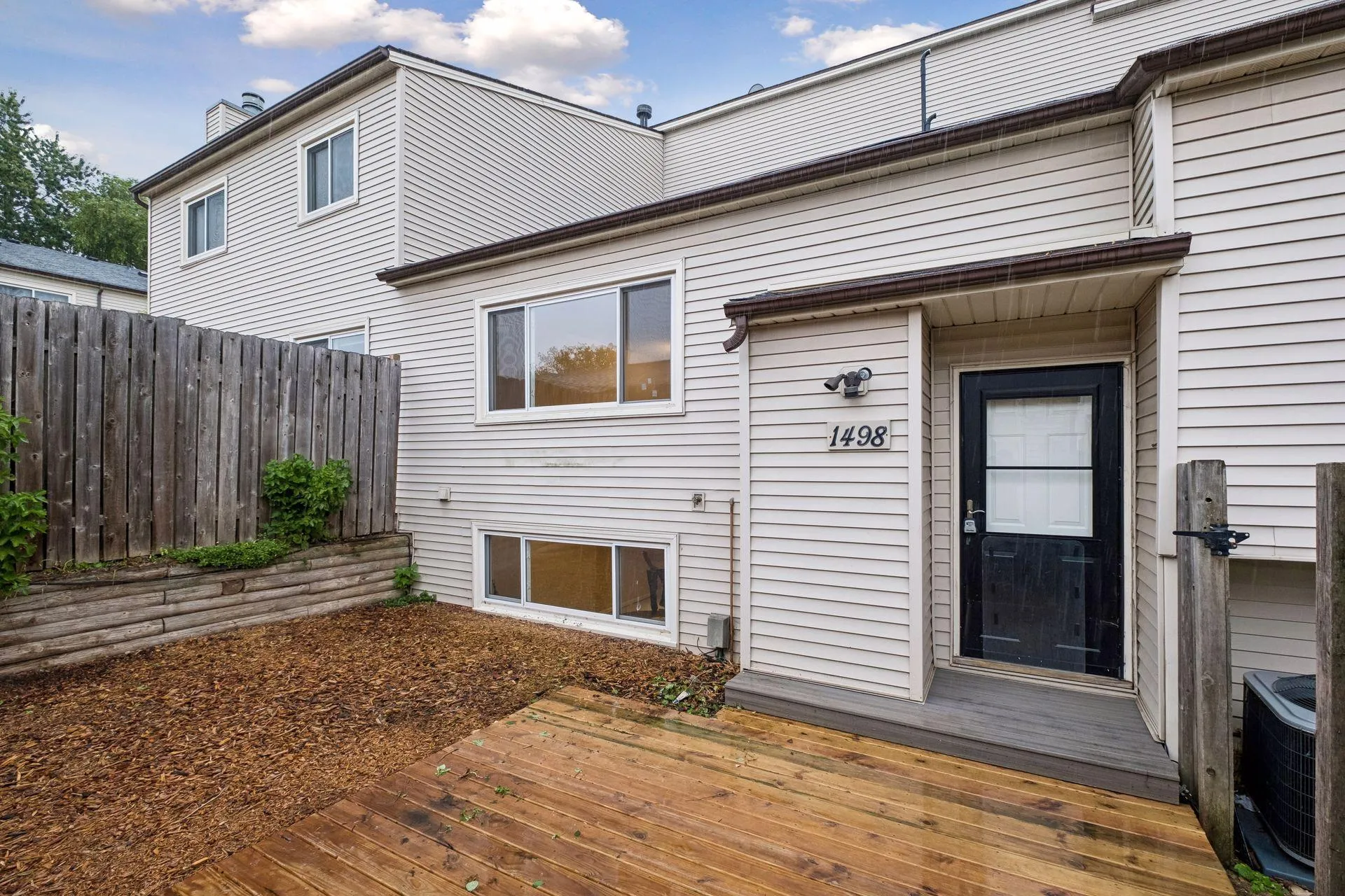 Photo 2 of 1498 Woodview W Avenue