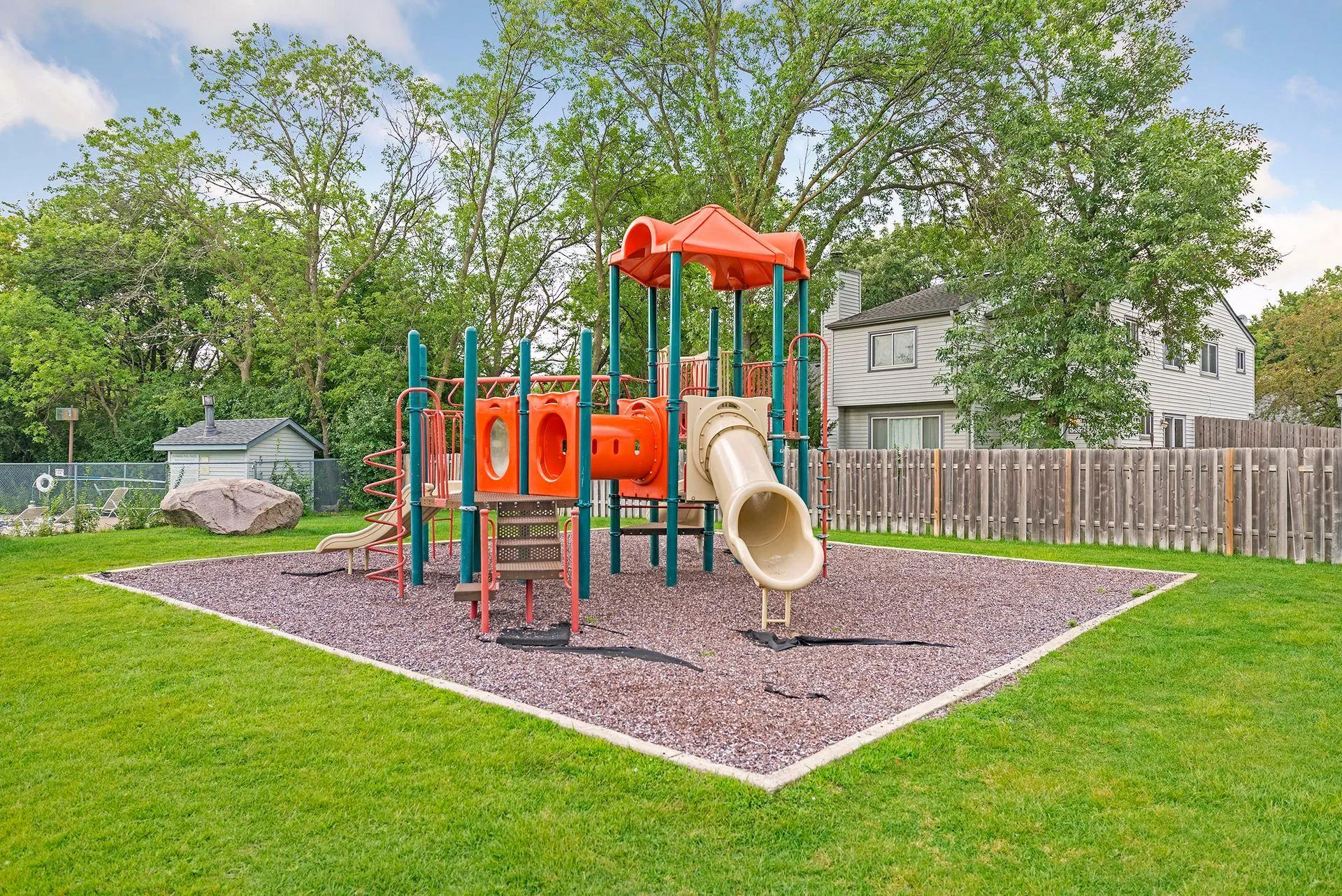 Photo 58 of 1498 Woodview W Avenue