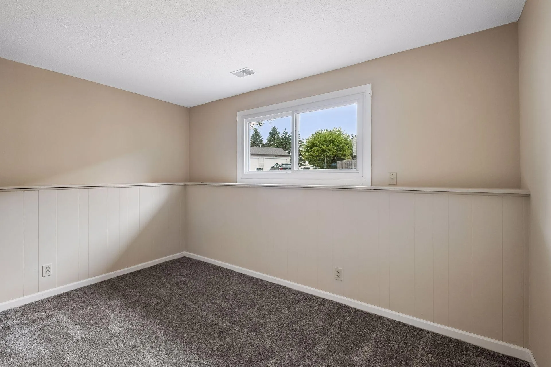 Photo 46 of 1498 Woodview W Avenue