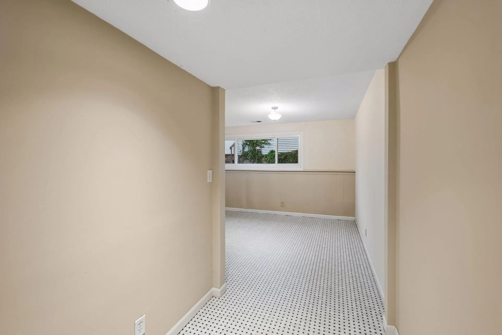 Photo 42 of 1498 Woodview W Avenue