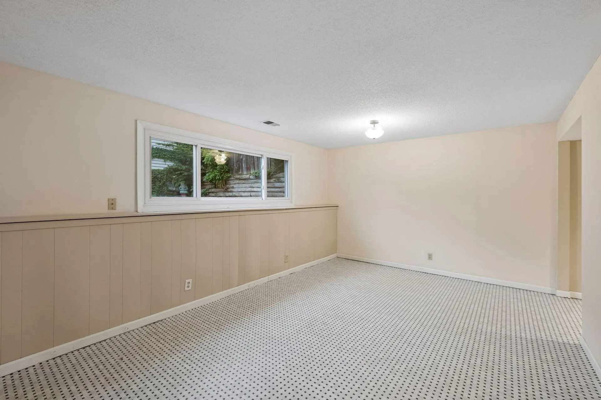 Photo 38 of 1498 Woodview W Avenue