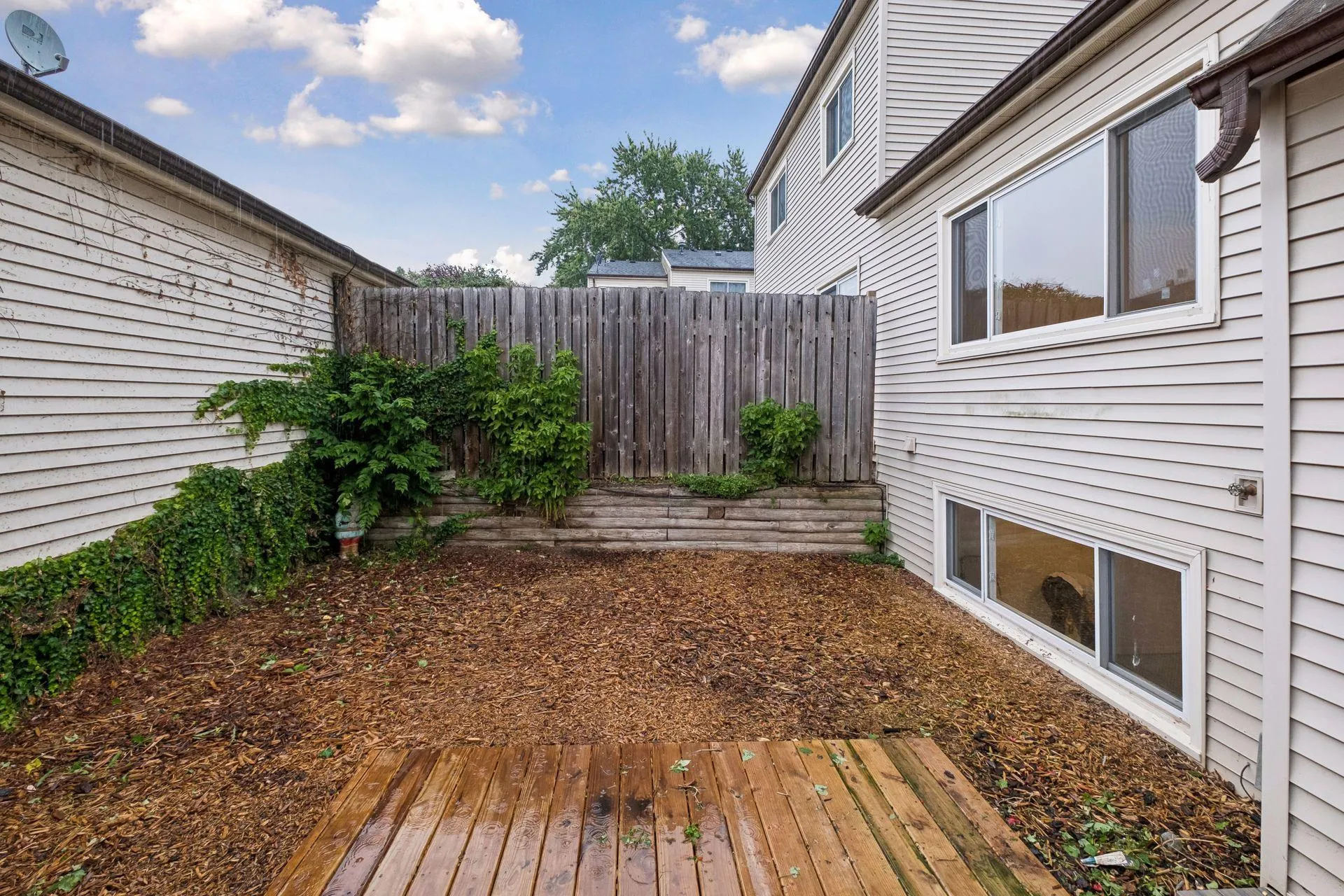 Photo 7 of 1498 Woodview W Avenue