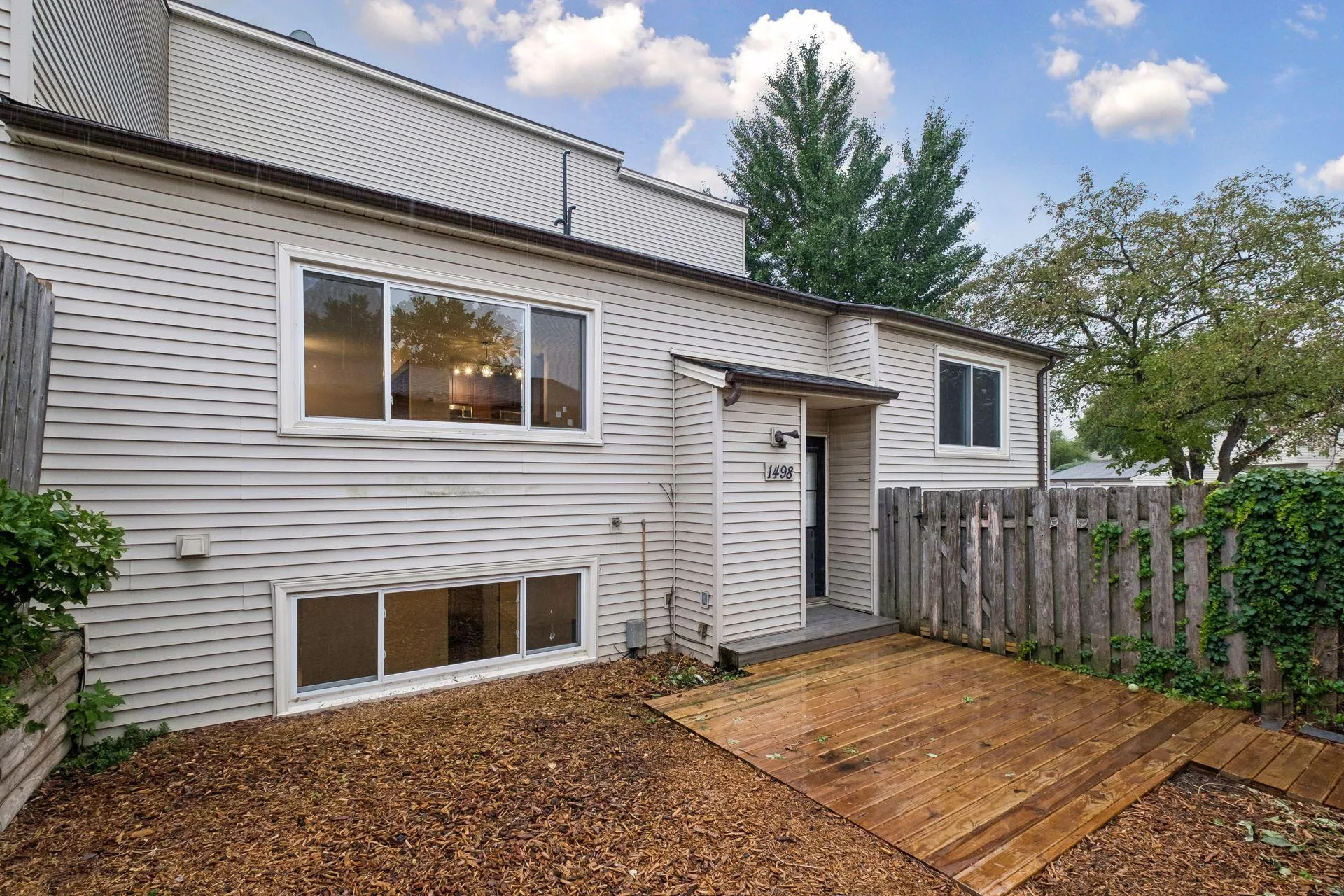 Photo 5 of 1498 Woodview W Avenue