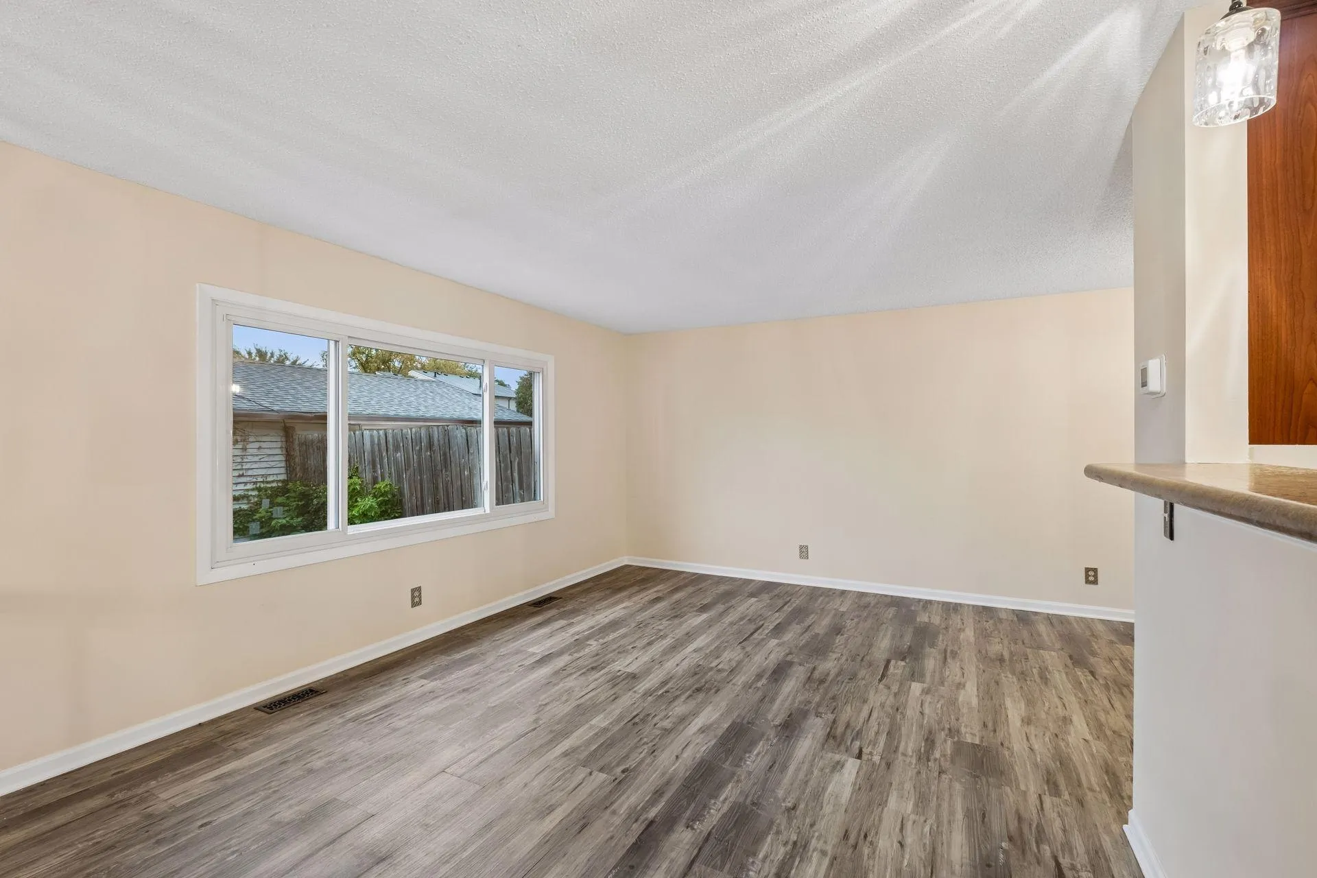 Photo 10 of 1498 Woodview W Avenue