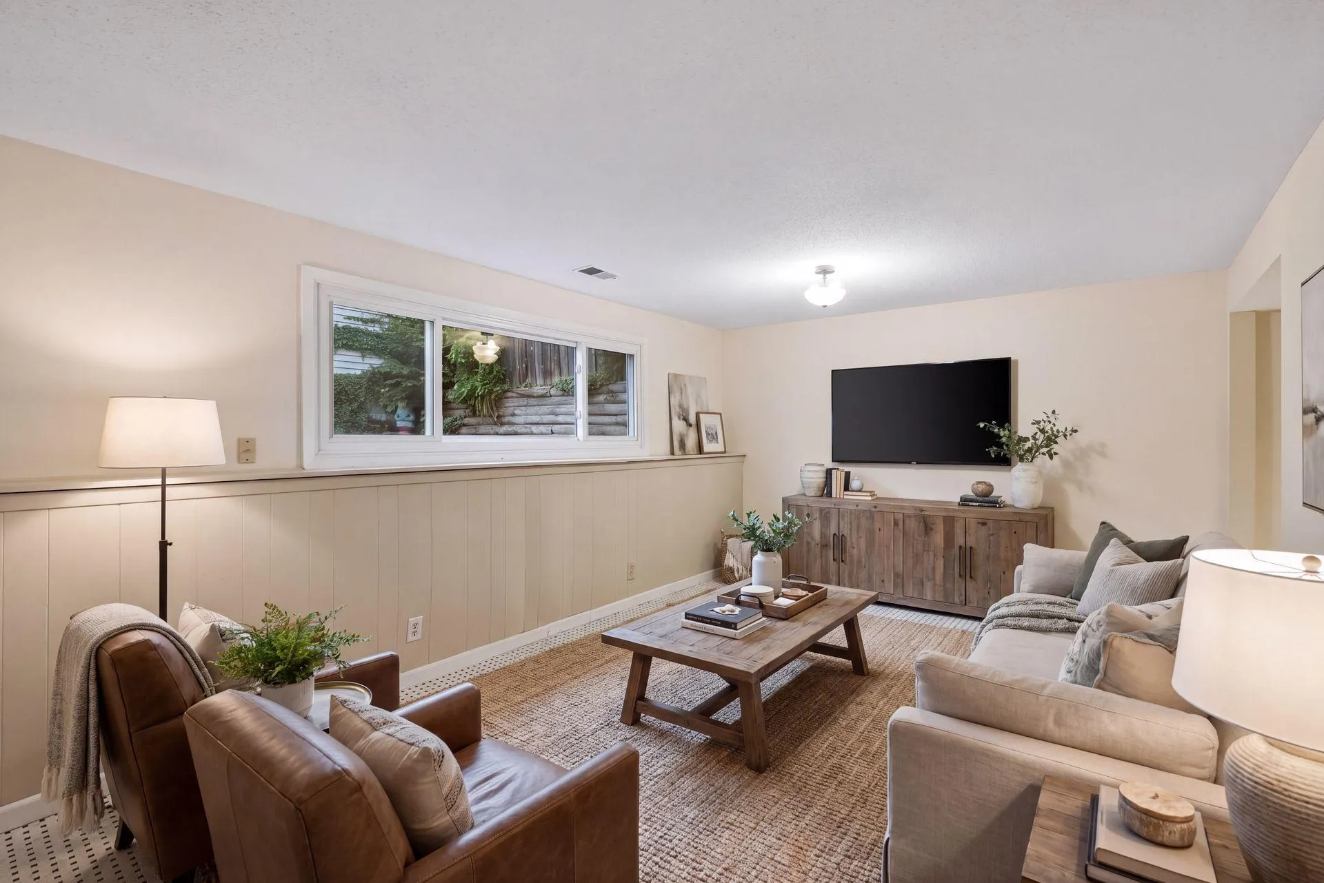 Photo 36 of 1498 Woodview W Avenue