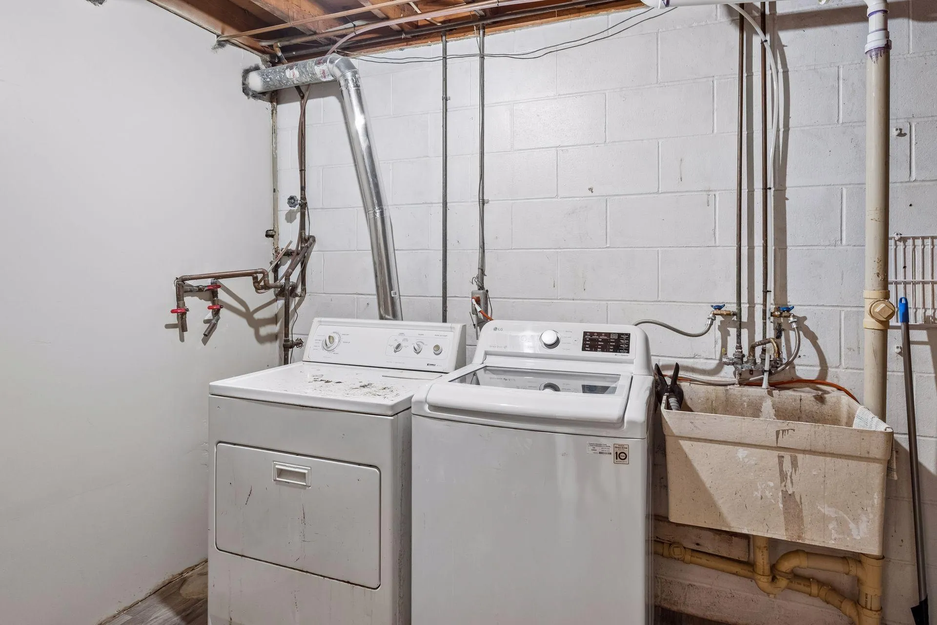 Photo 51 of 1498 Woodview W Avenue