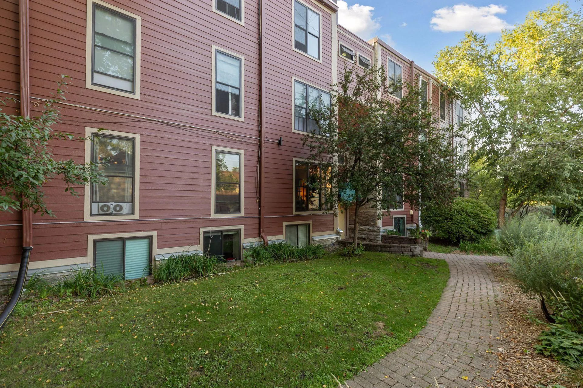 Photo 5 of 1807 Elliot Avenue Unit 4