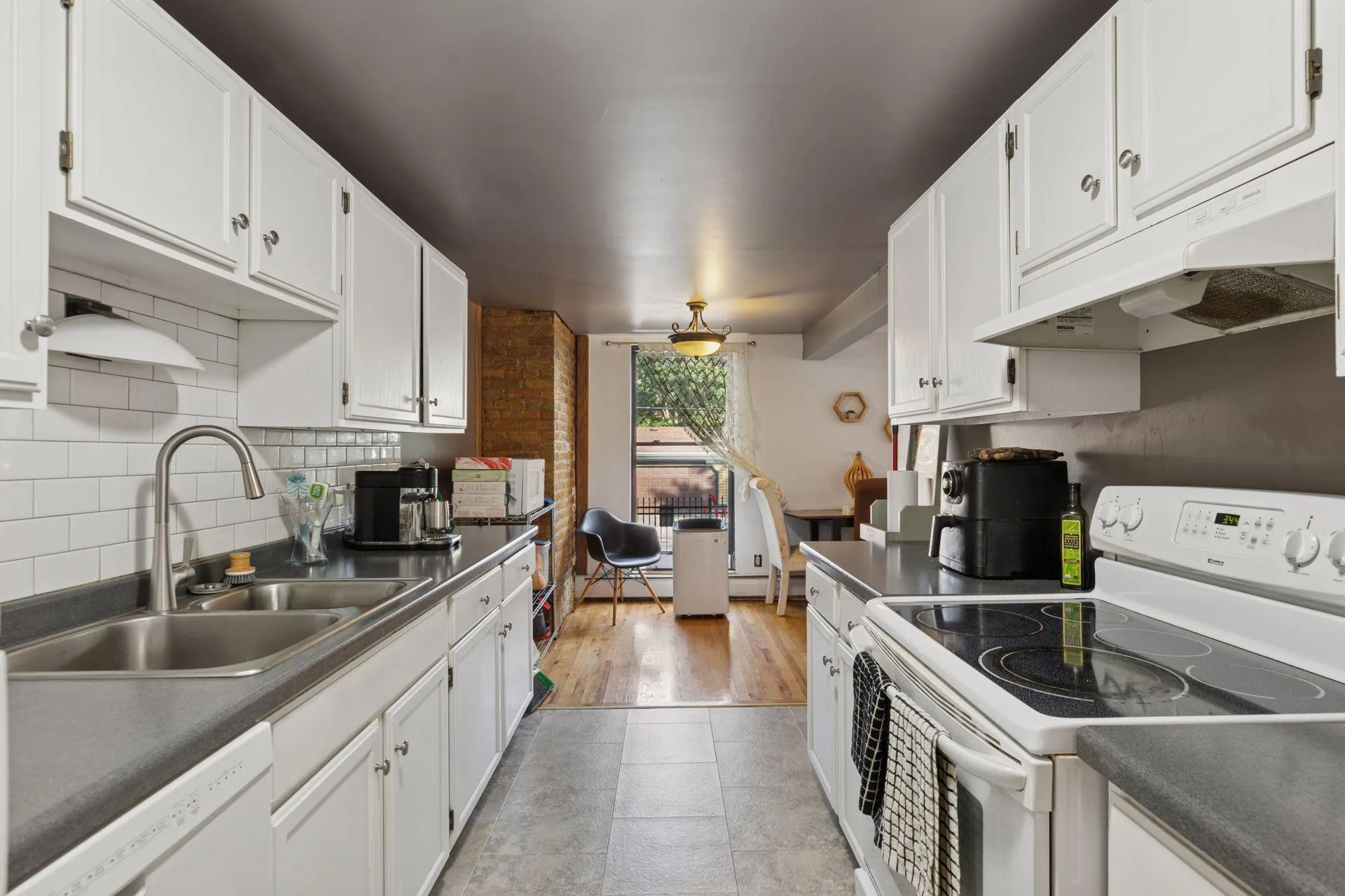 Photo 14 of 1807 Elliot Avenue Unit 4