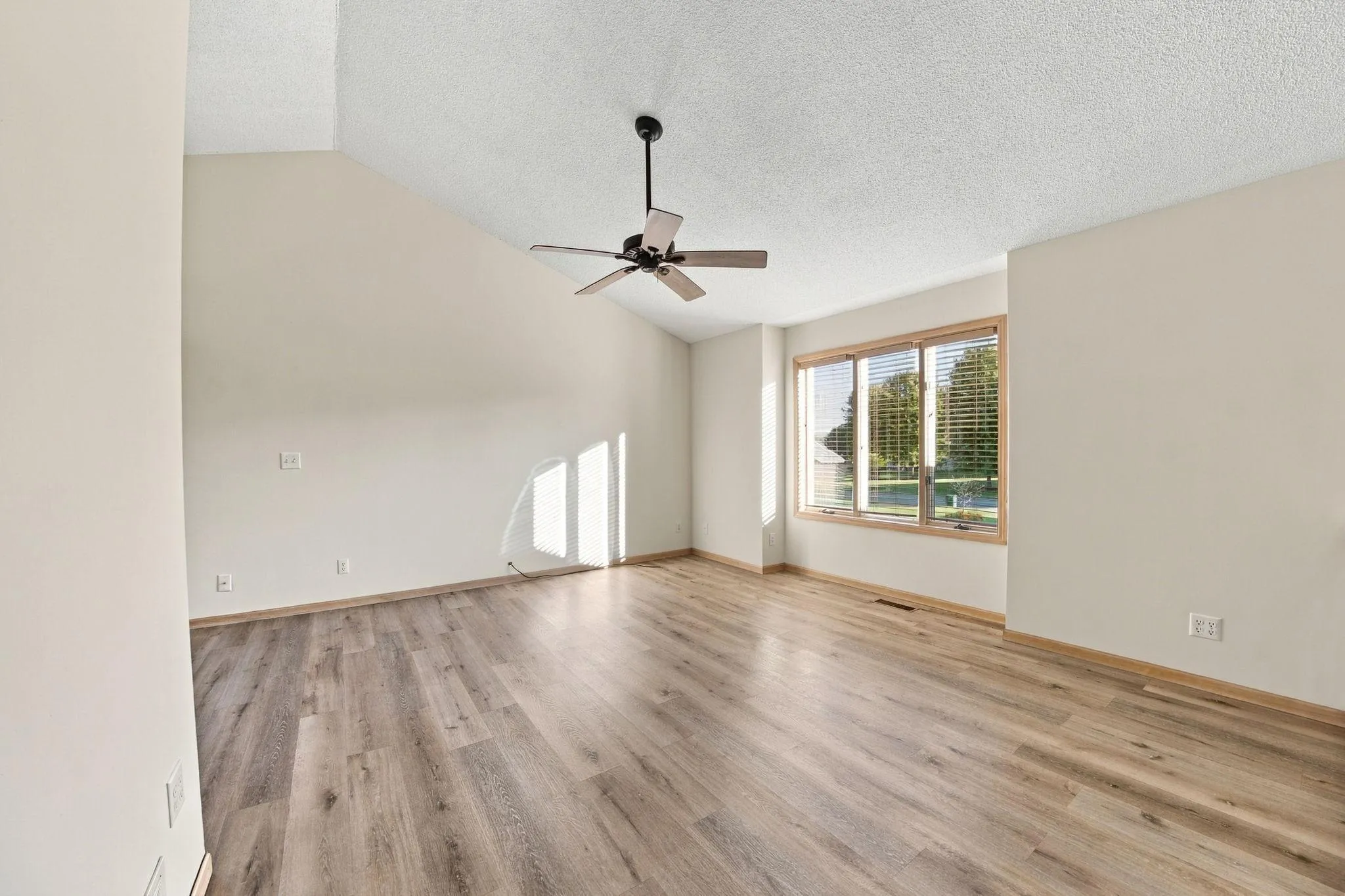 Photo 11 of 2330 Oak Glen Court