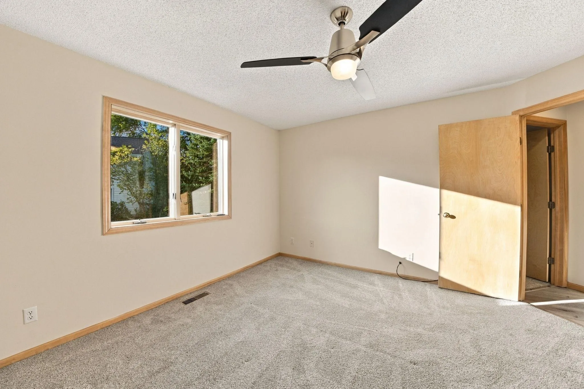 Photo 17 of 2330 Oak Glen Court
