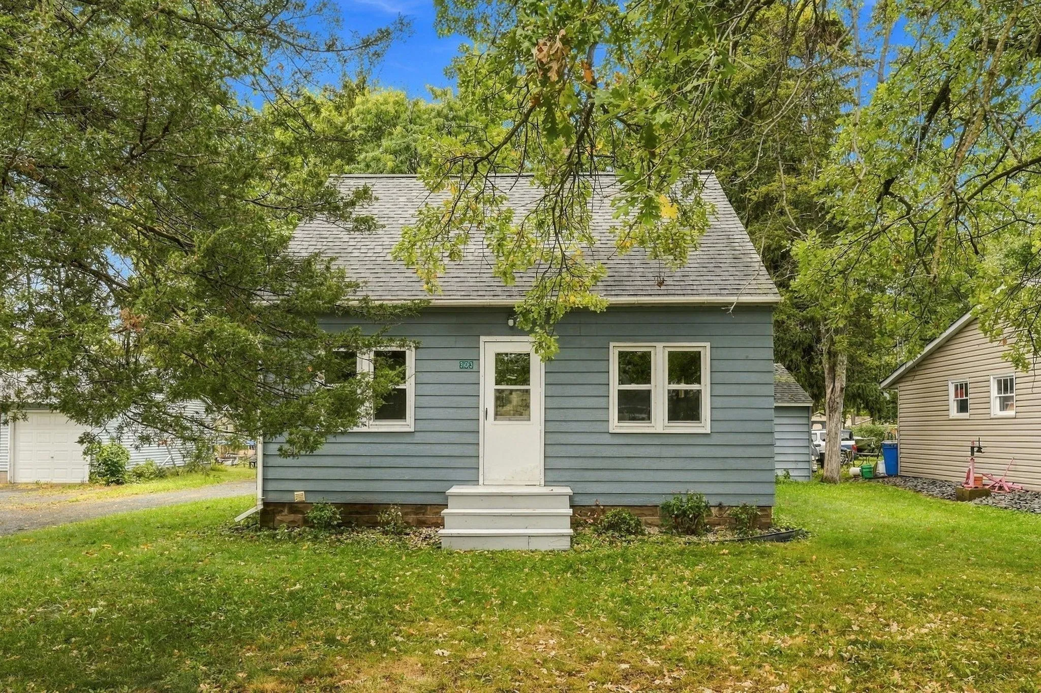 Photo 2 of 303 8th Avenue