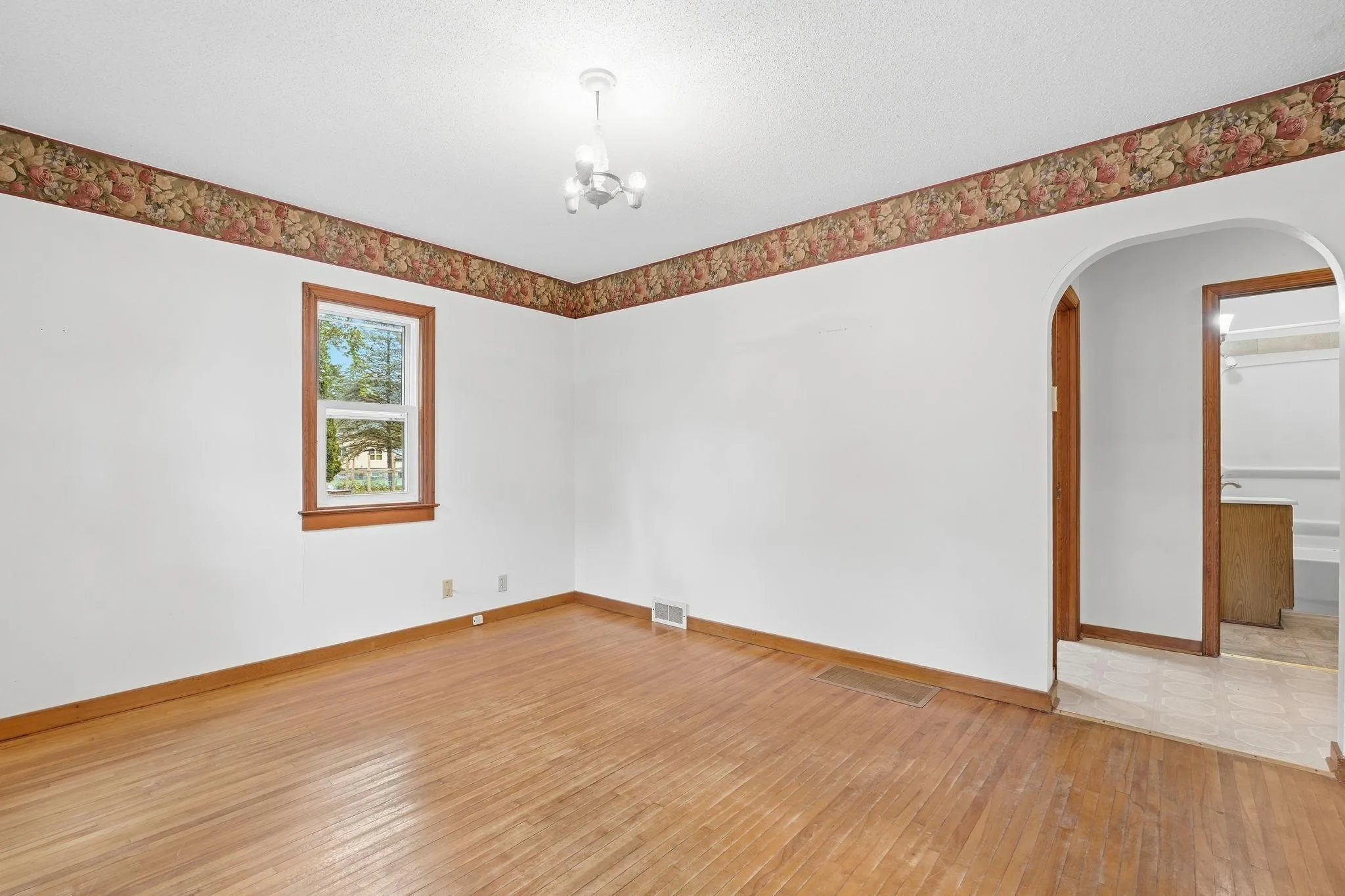 Photo 4 of 303 8th Avenue