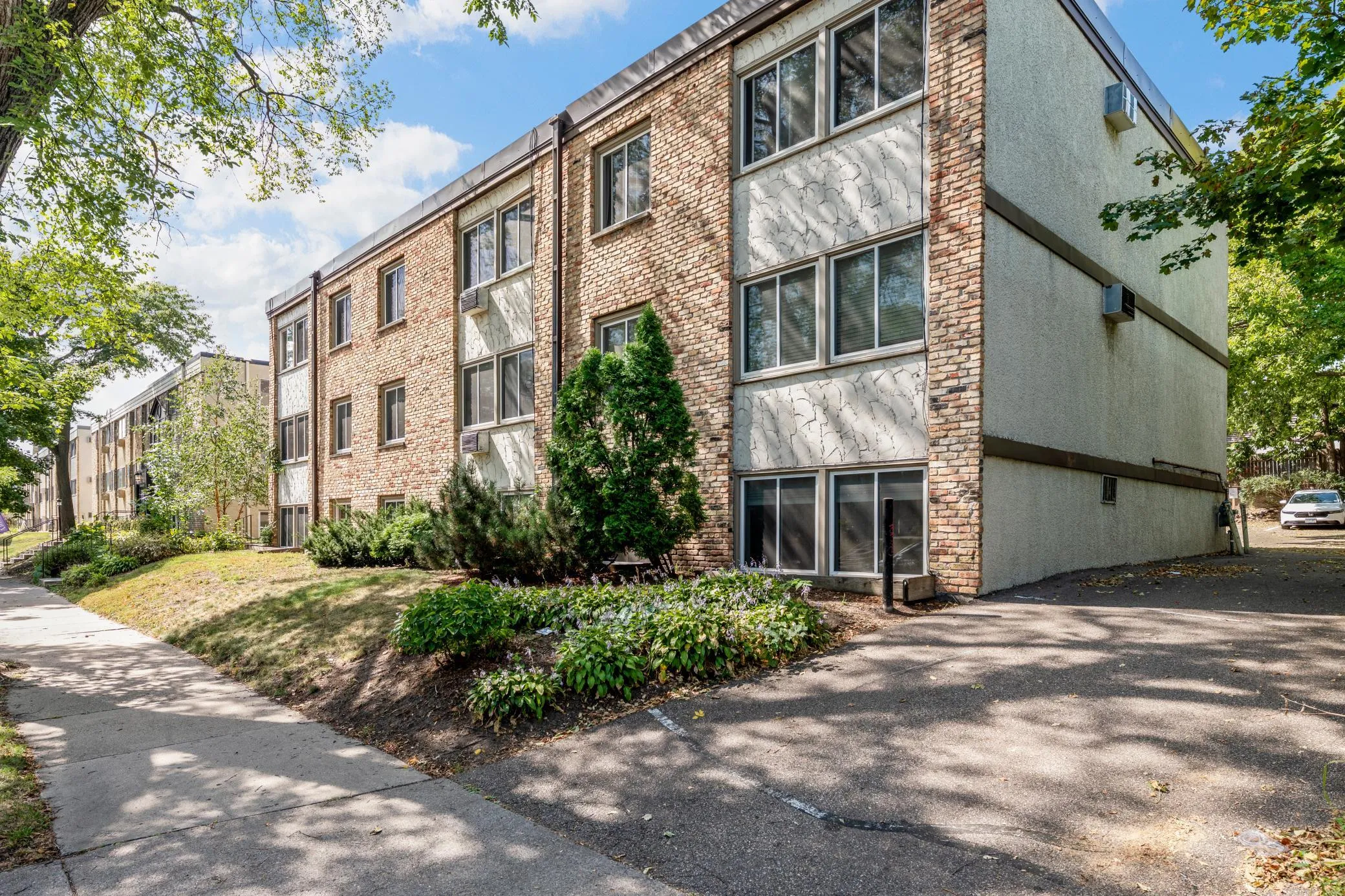 Photo 15 of 2212 Aldrich S Avenue Unit 106