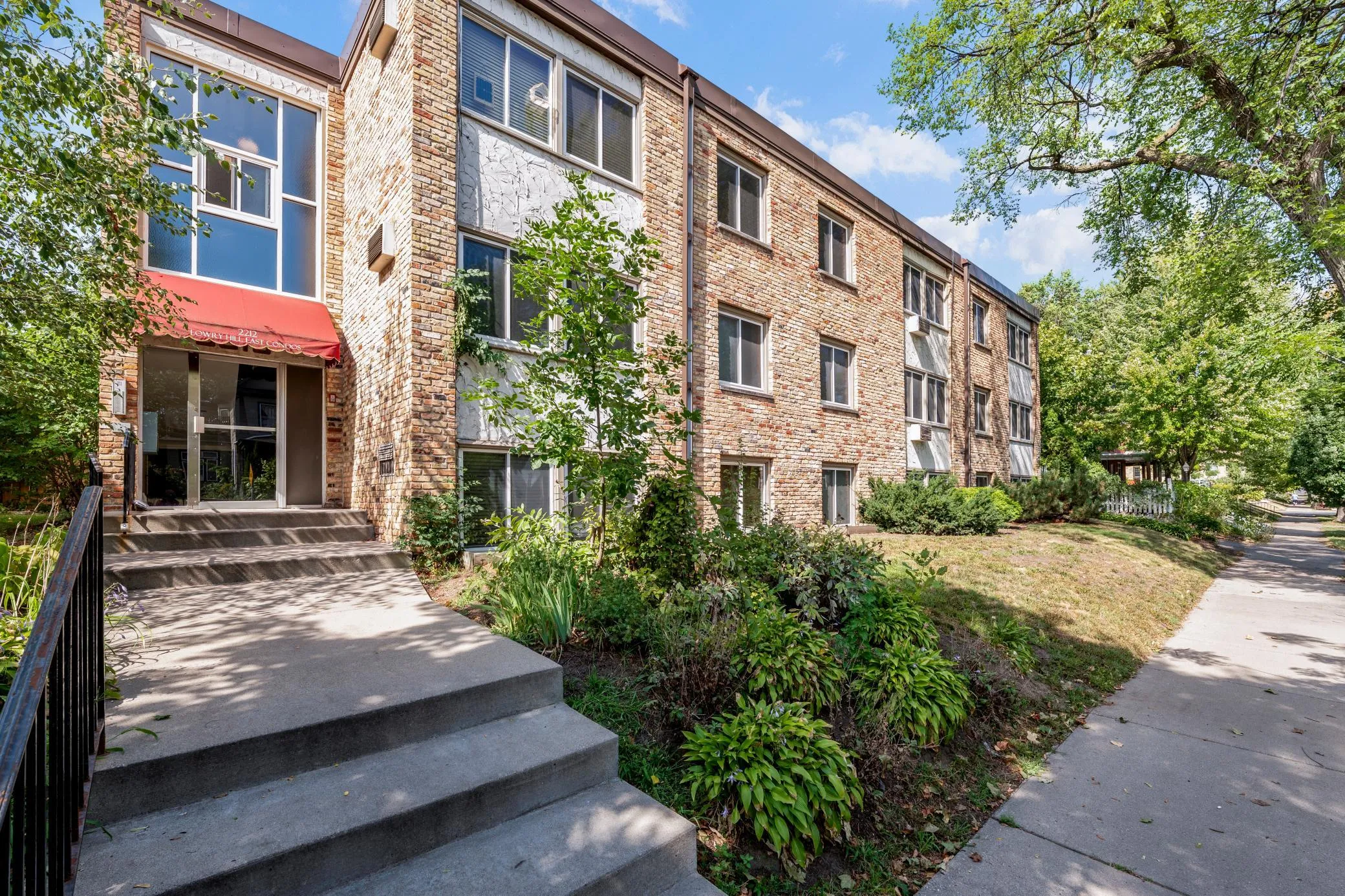 Photo 14 of 2212 Aldrich S Avenue Unit 106