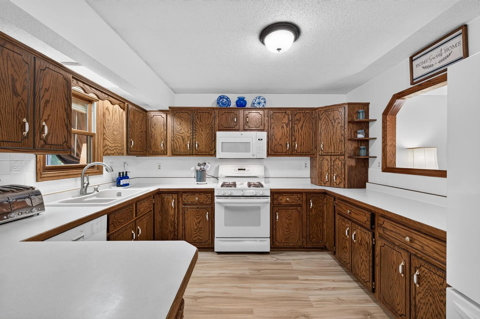 Photo 4 of 7381 Leonard Avenue