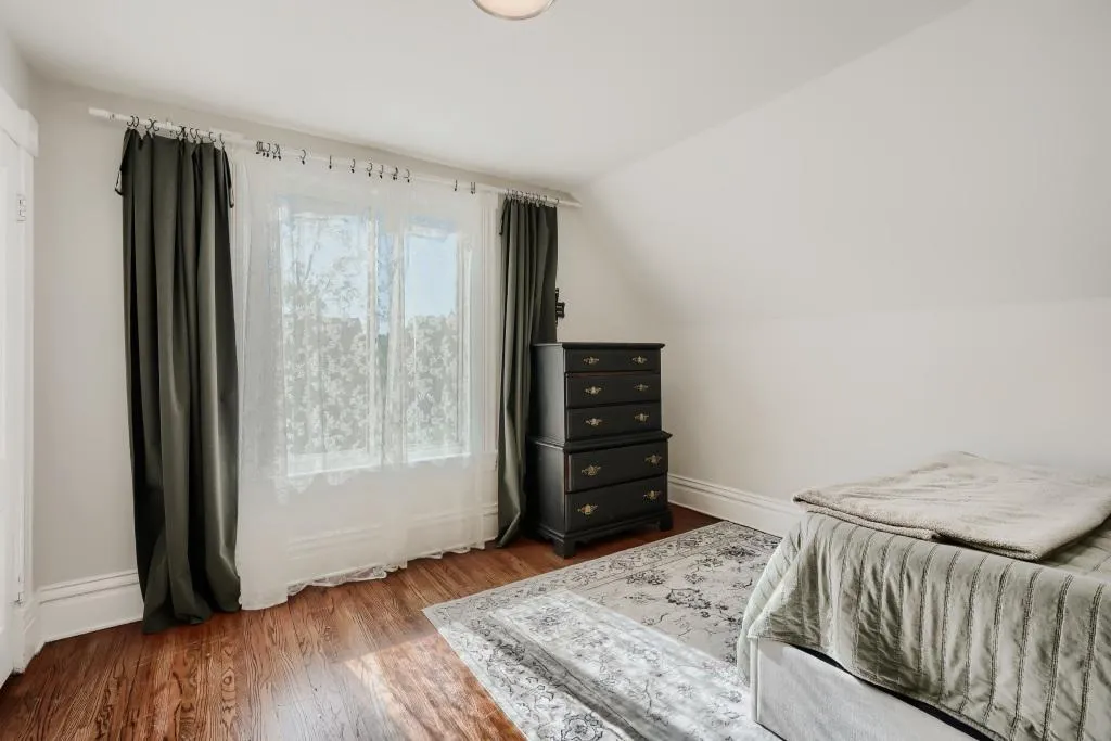 Photo 17 of 527 Blair Avenue