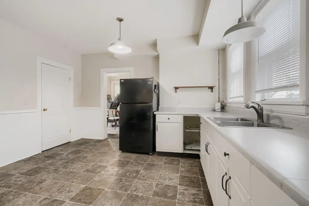 Photo 9 of 527 Blair Avenue