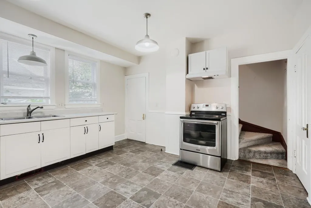 Photo 8 of 527 Blair Avenue
