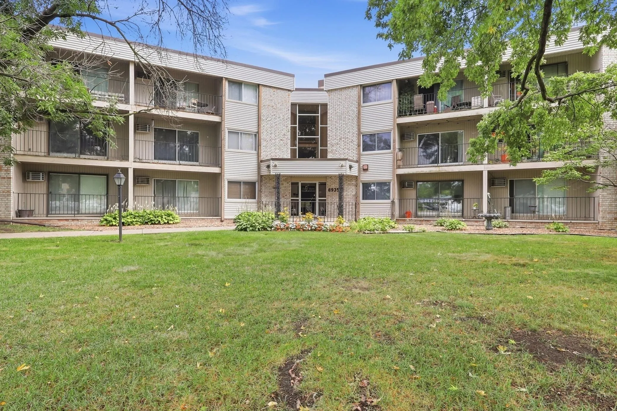 Photo 18 of 8935 Old Cedar S Avenue Unit 214