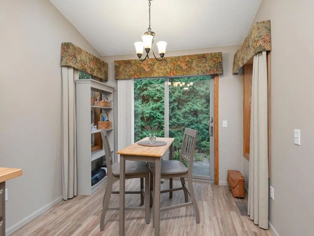 Photo 11 of 27763 Woodland Drive