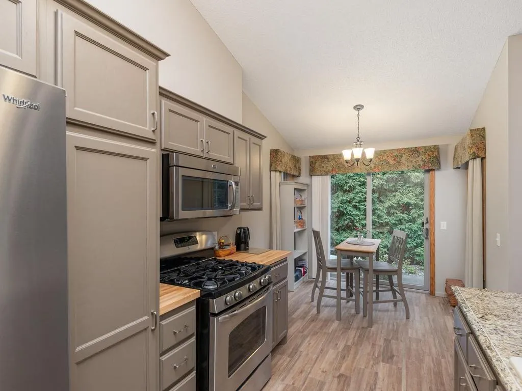 Photo 10 of 27763 Woodland Drive