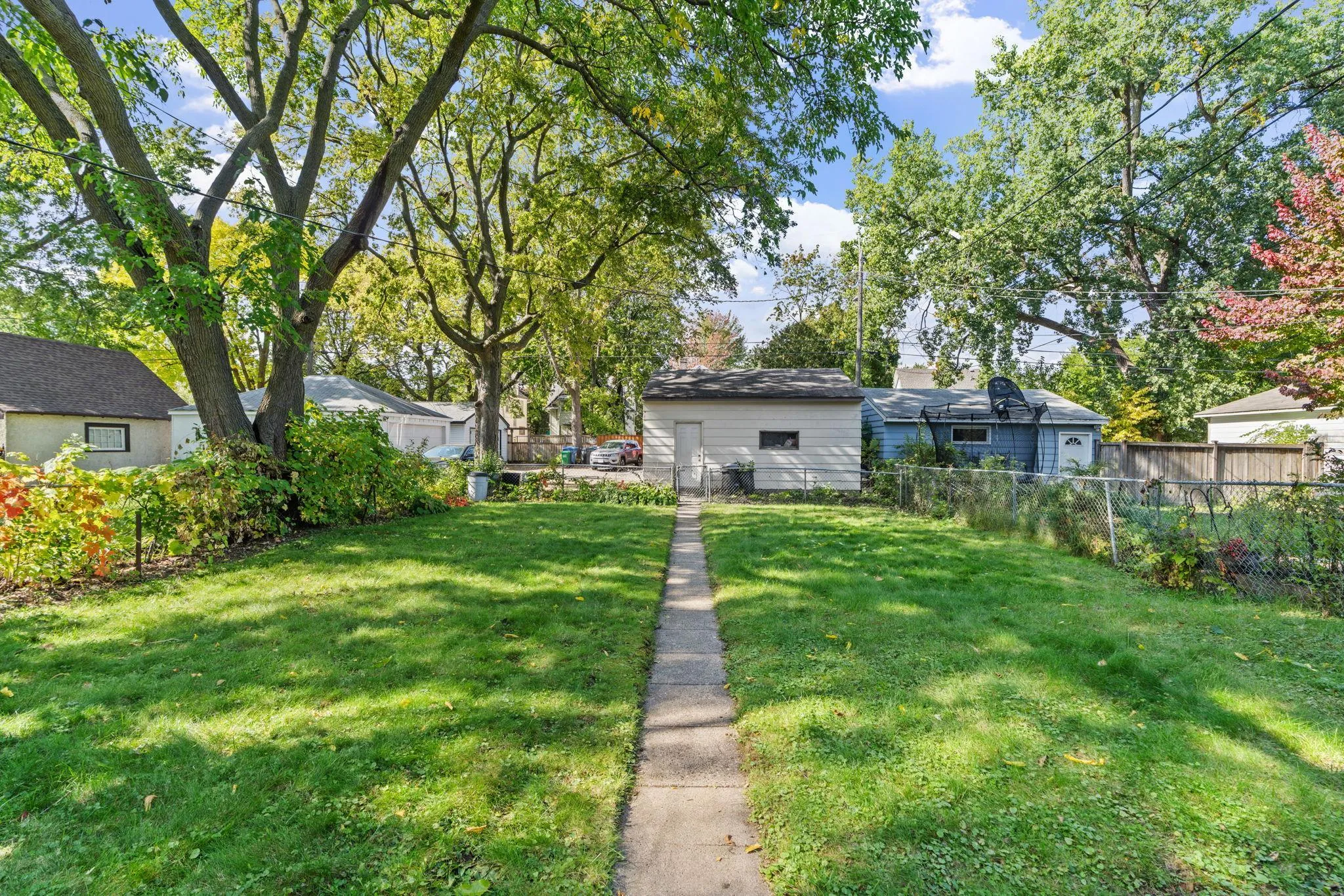 Photo 9 of 3616 Pillsbury S Avenue