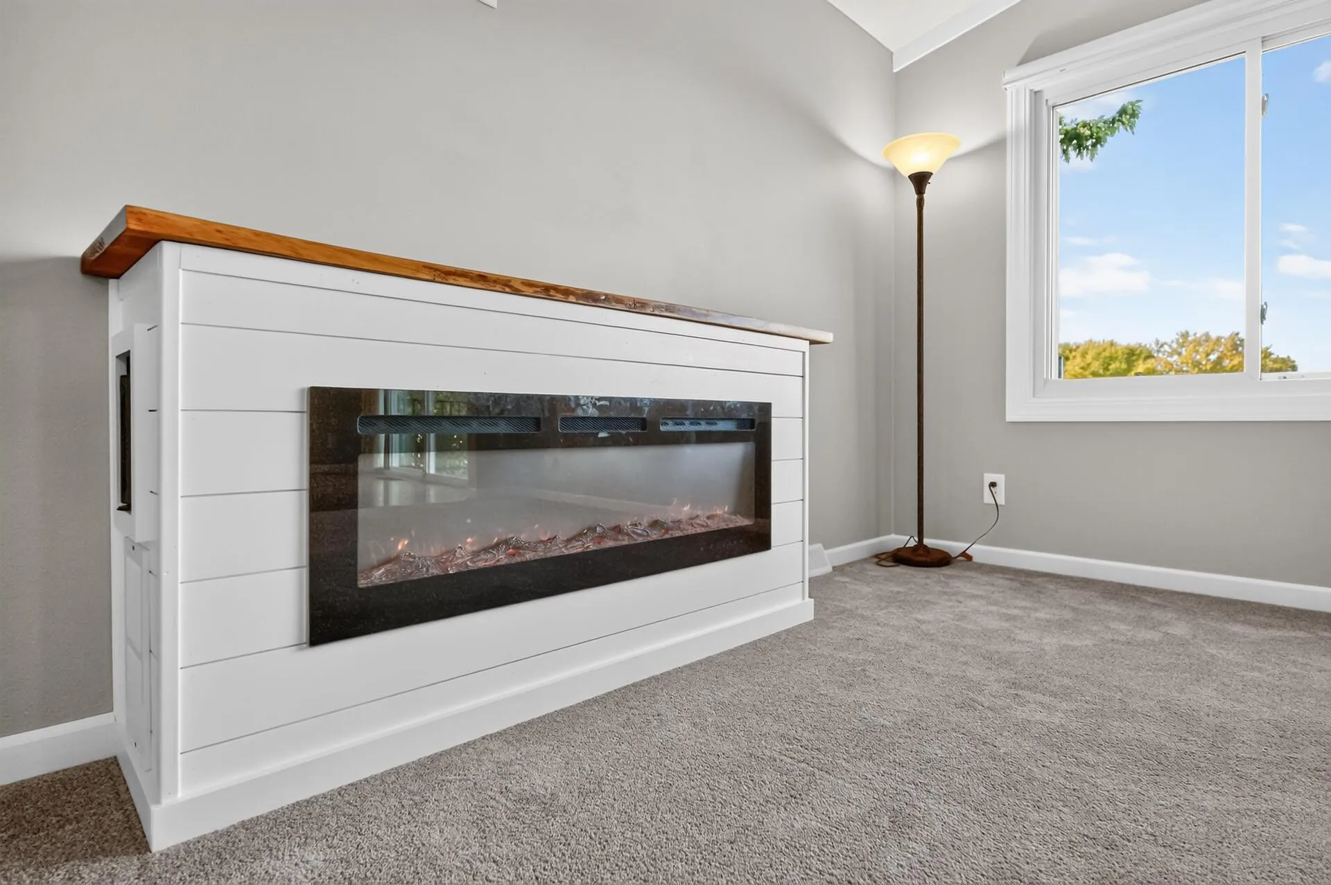 Photo 6 of 13270 Davenport Ne Street