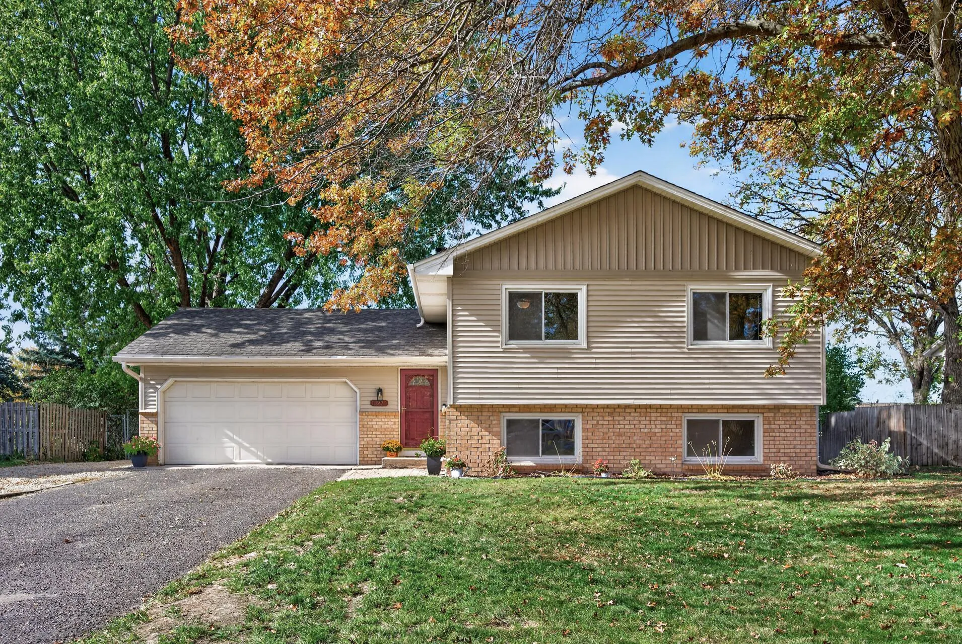 Photo 2 of 13270 Davenport Ne Street
