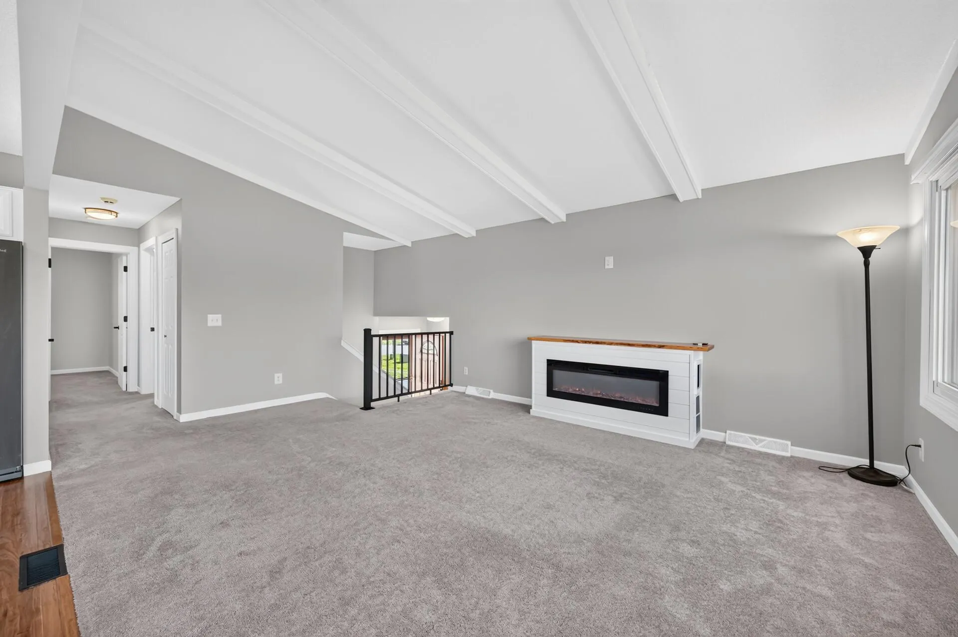 Photo 8 of 13270 Davenport Ne Street