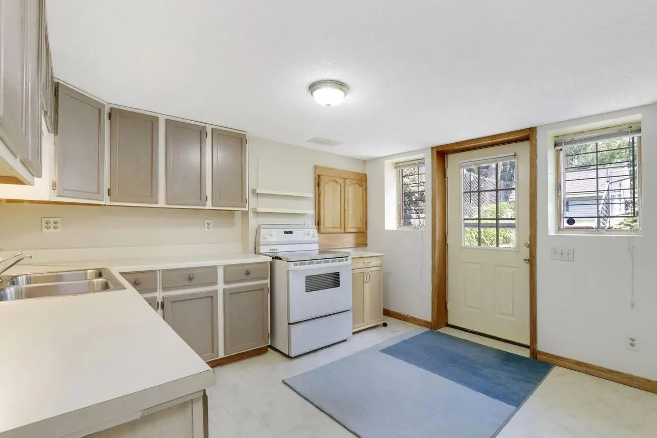 Photo 11 of 1598 E Shore Drive