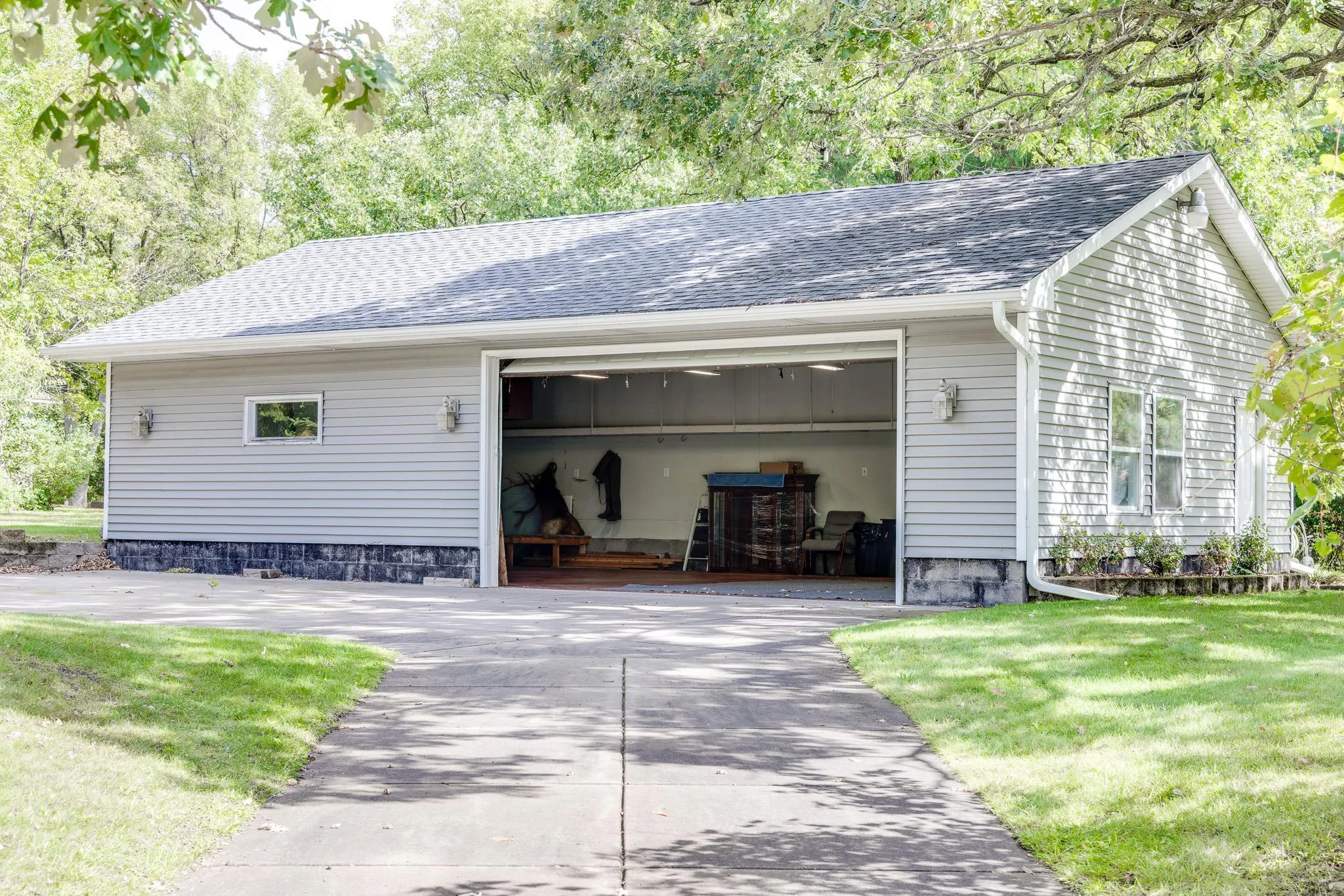Photo 9 of 19037 Xerxes Nw Street