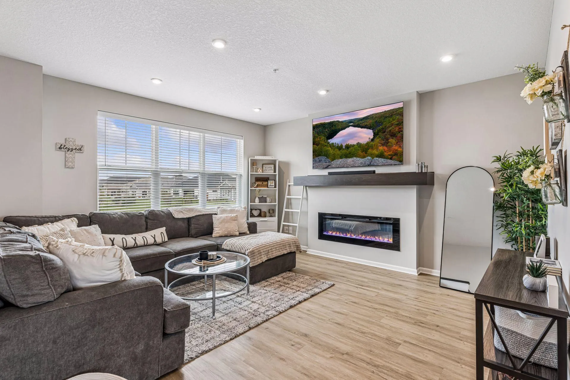 Photo 4 of 6686 Wildflower Way