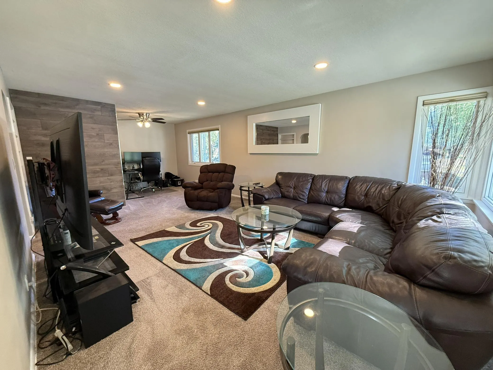 Photo 2 of 511 7th E Avenue