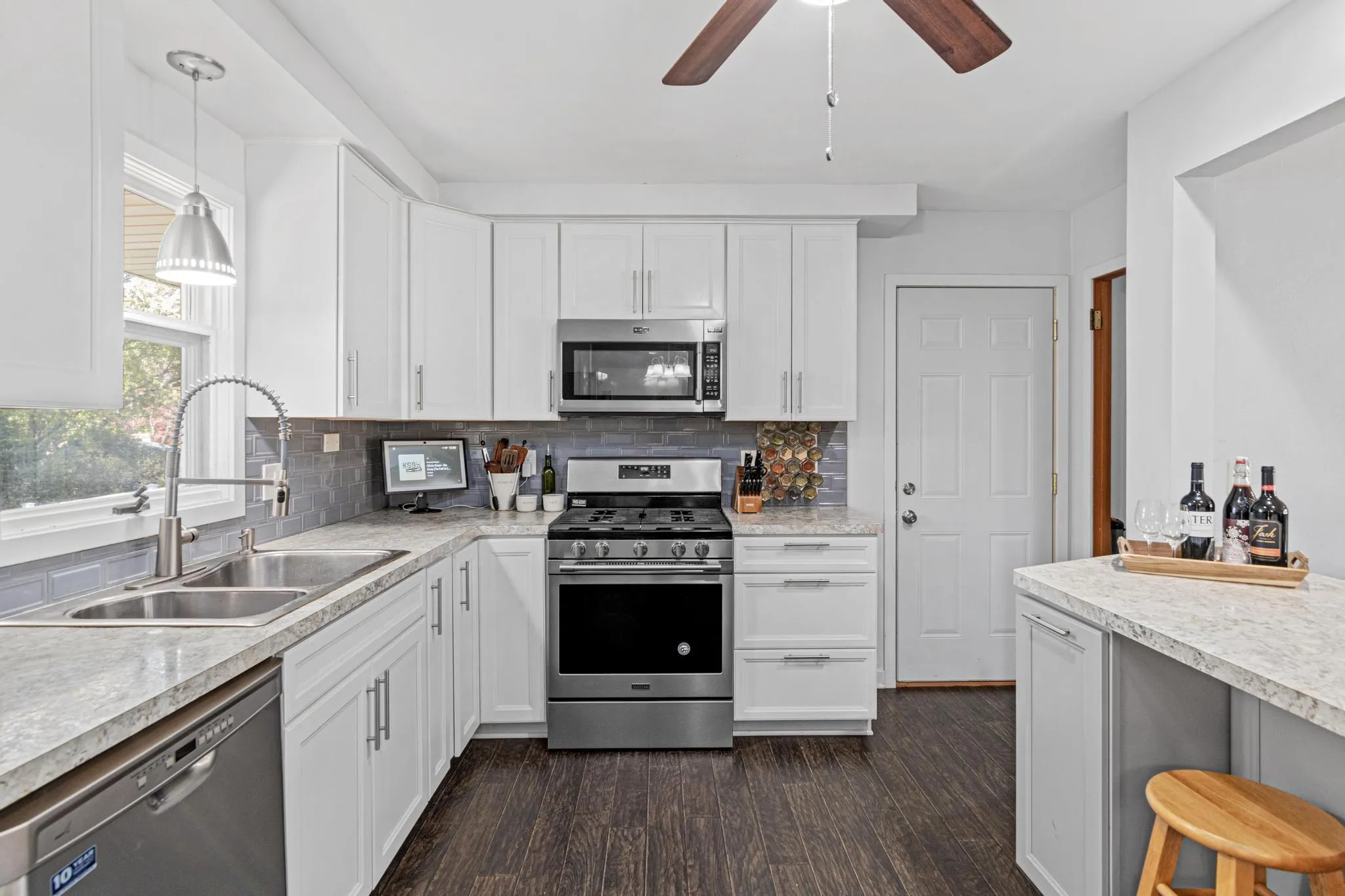 Photo 6 of 2949 Northview Street