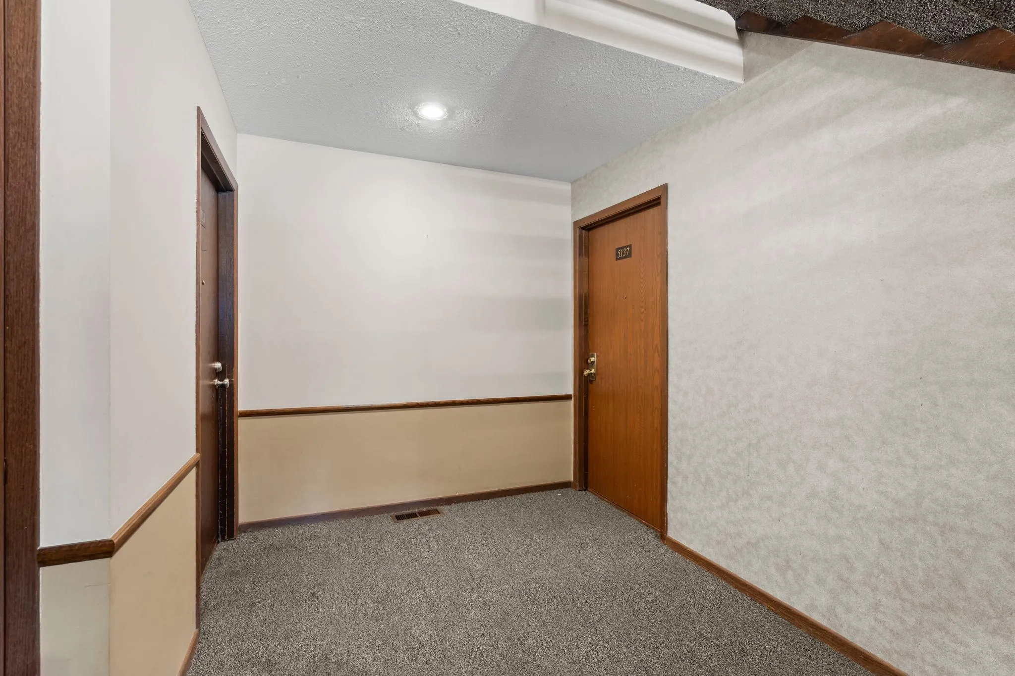 Photo 4 of 5137 Balmoral Lane
