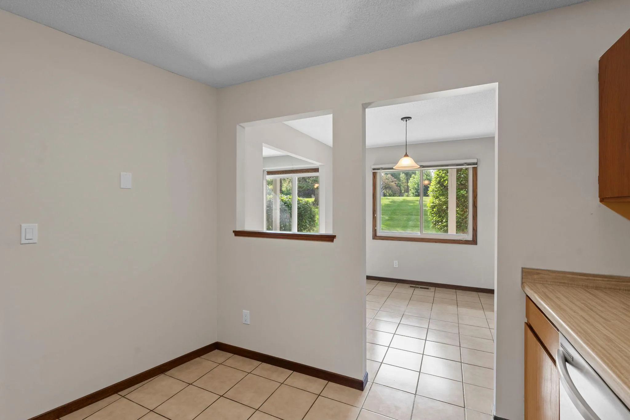 Photo 12 of 5137 Balmoral Lane