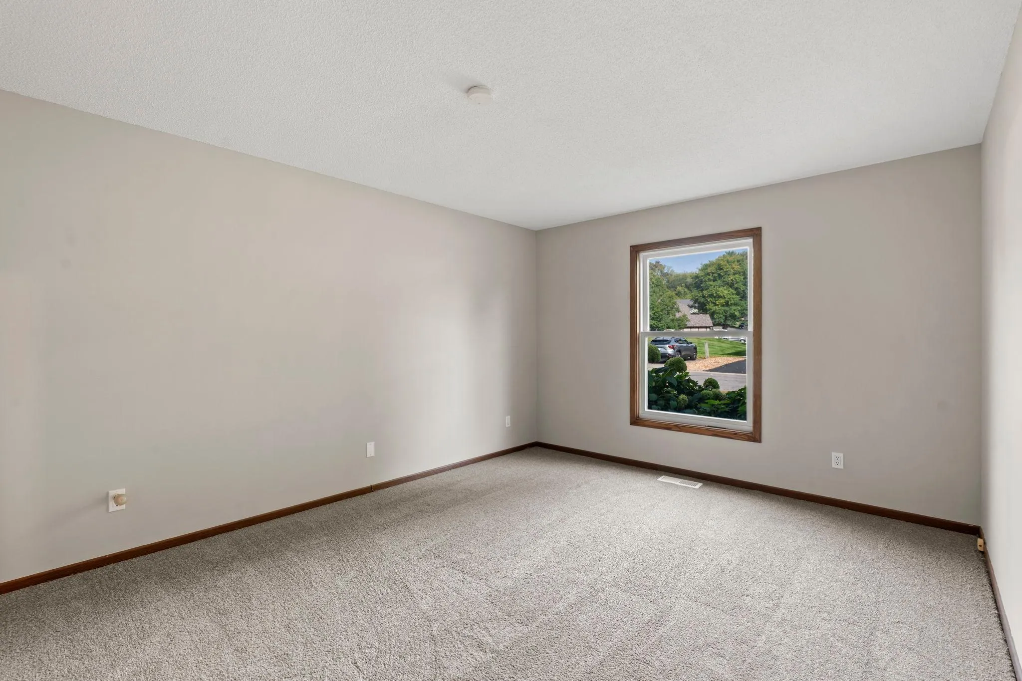 Photo 15 of 5137 Balmoral Lane