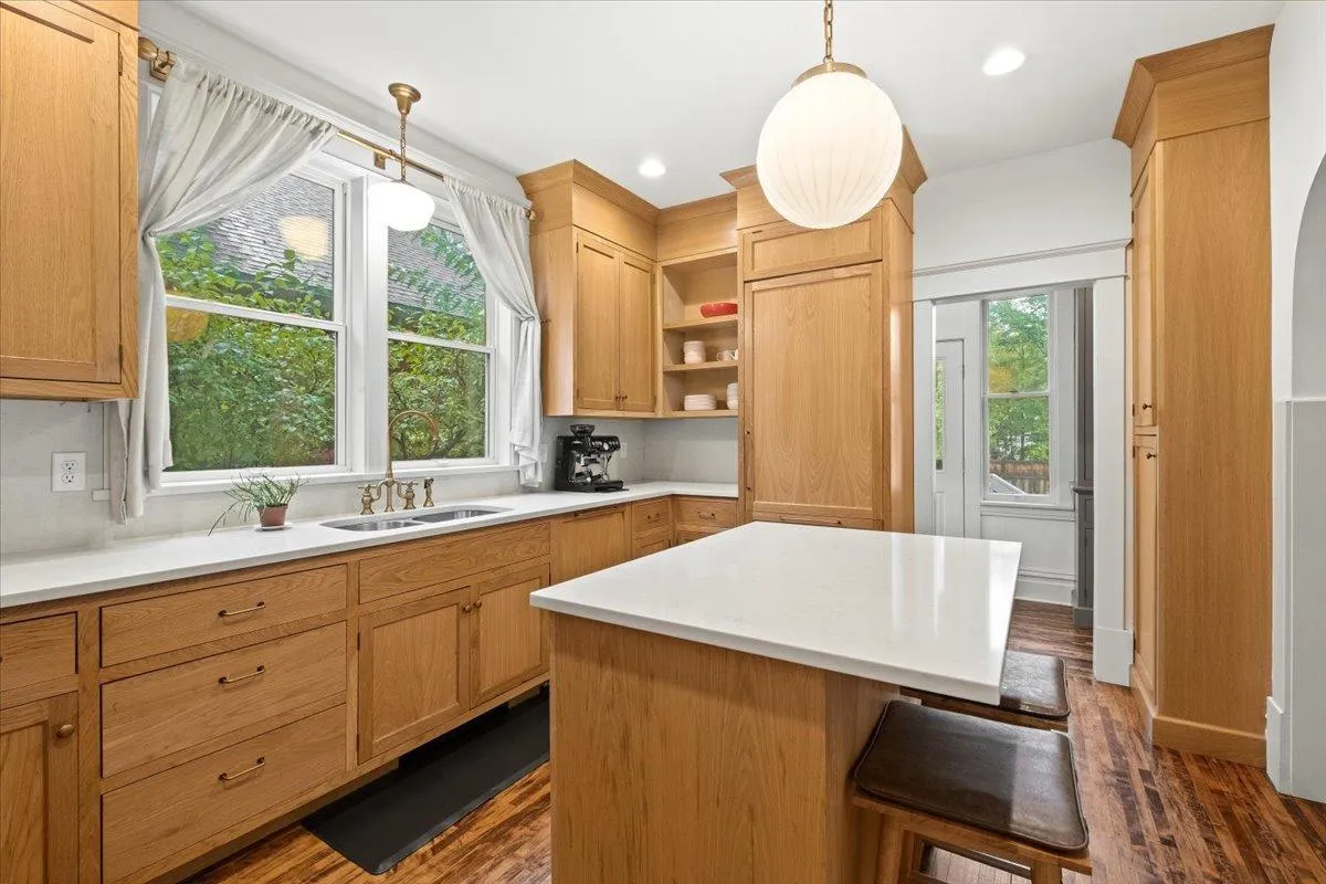 Photo 18 of 2031 Lincoln Avenue