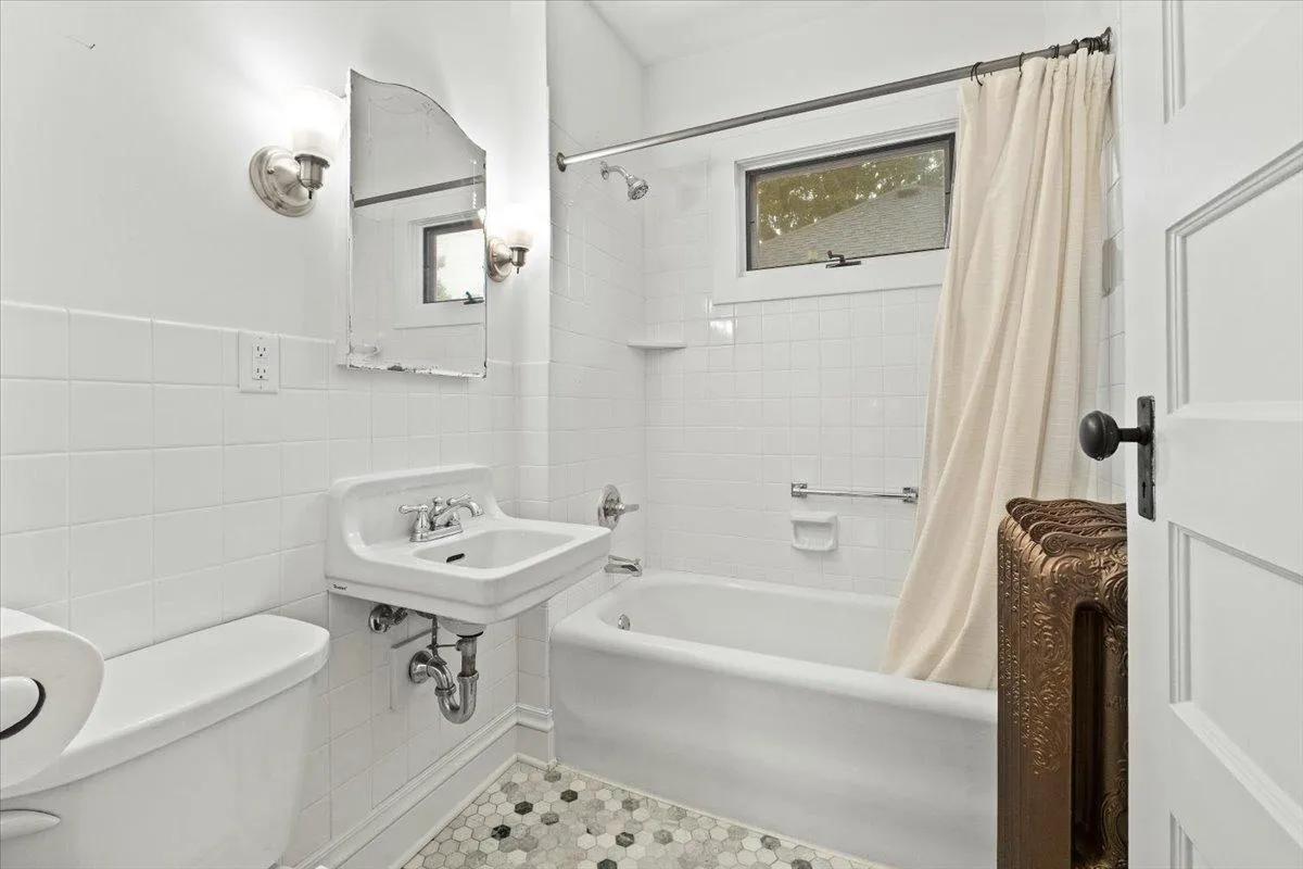 Photo 32 of 2031 Lincoln Avenue