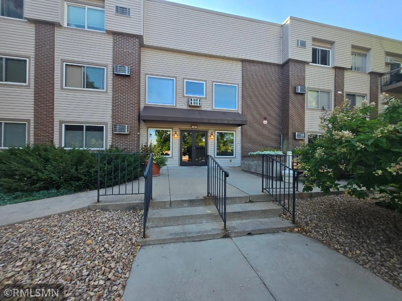 Photo 3 of 2800 Hillsboro N Avenue Unit 315