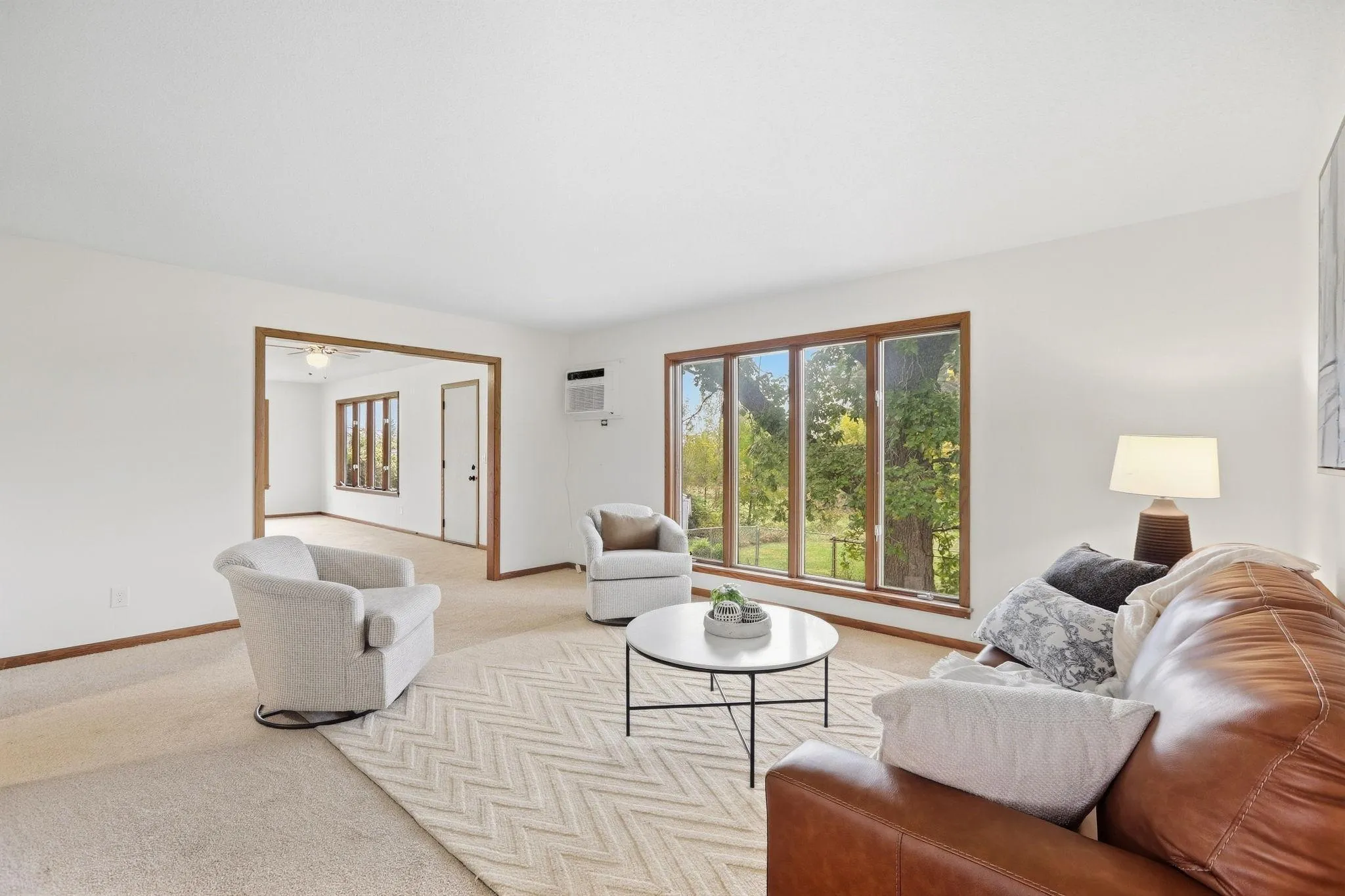 Photo 4 of 10225 Jersey Avenue