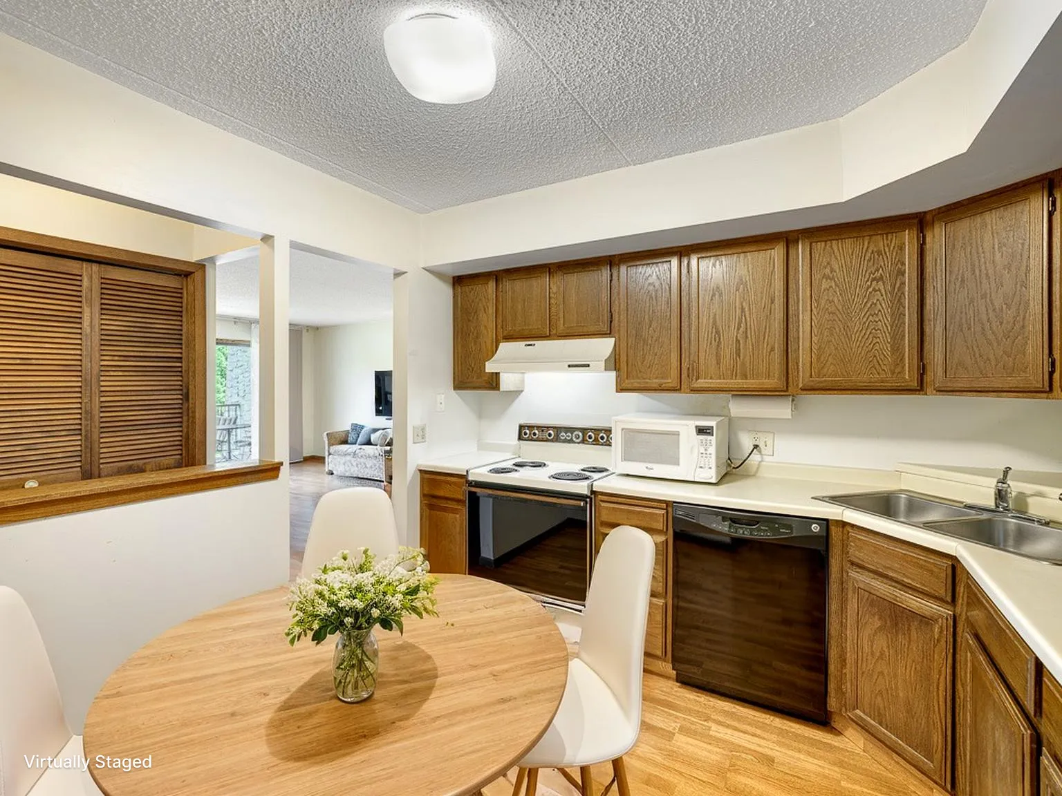Photo 8 of 2455 Londin E Lane Unit 322