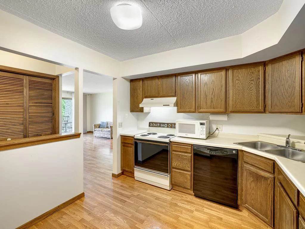 Photo 9 of 2455 Londin E Lane Unit 322