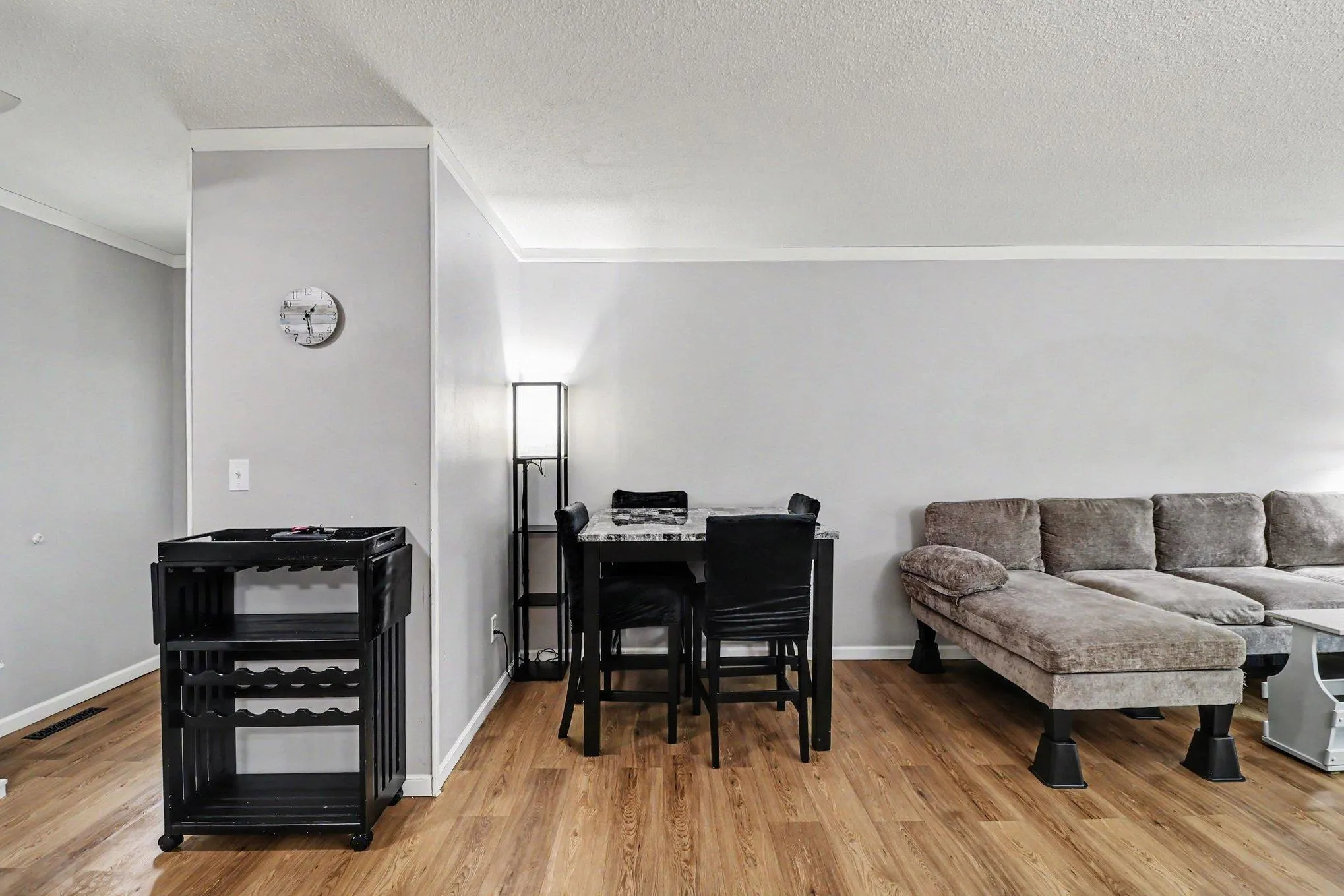 Photo 6 of 2227 Pinehurst Street
