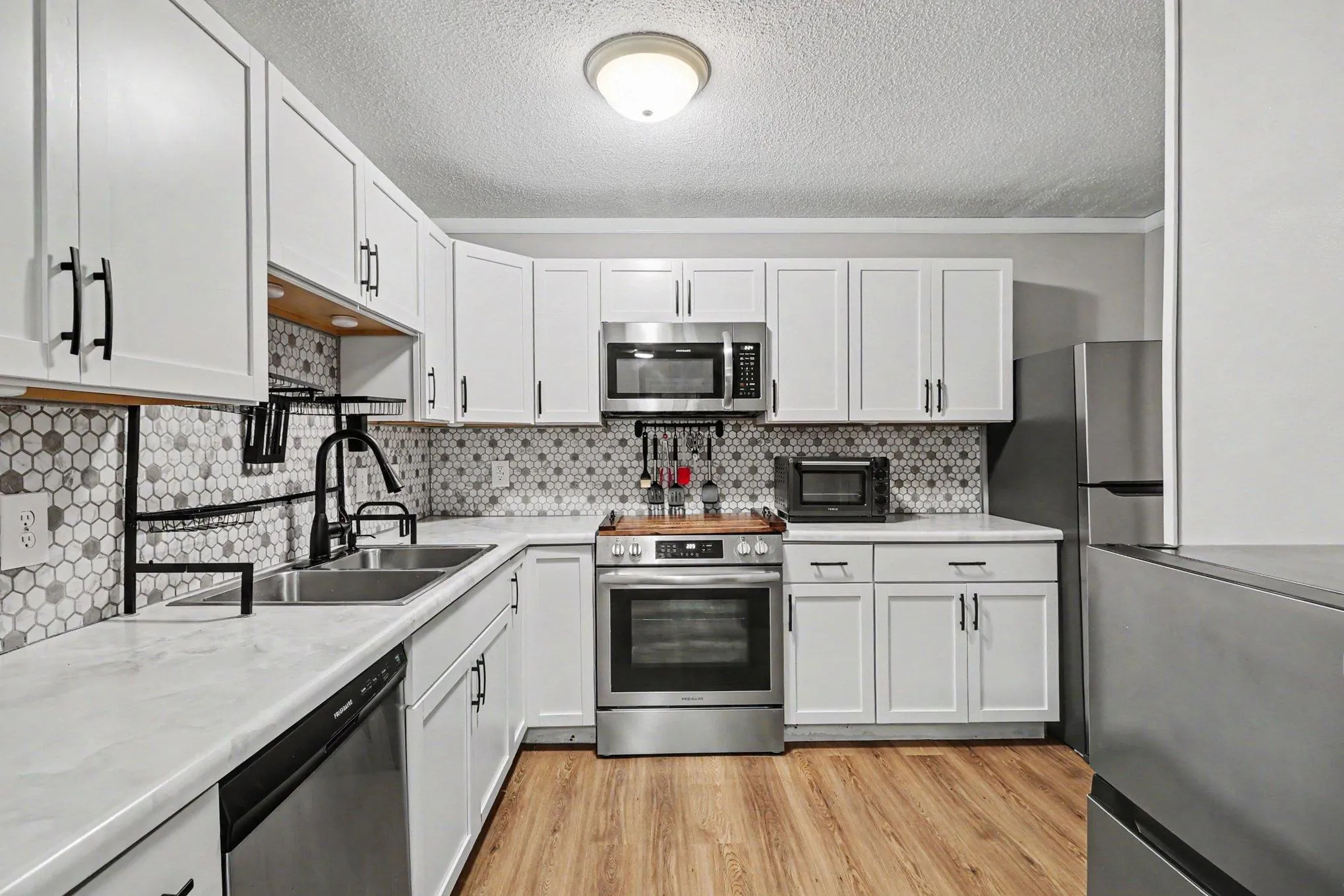 Photo 10 of 2227 Pinehurst Street