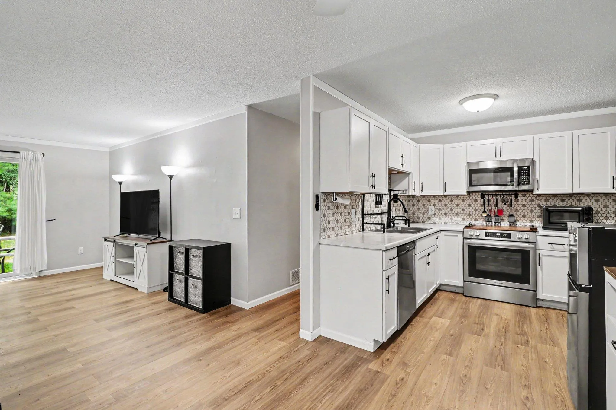 Photo 9 of 2227 Pinehurst Street