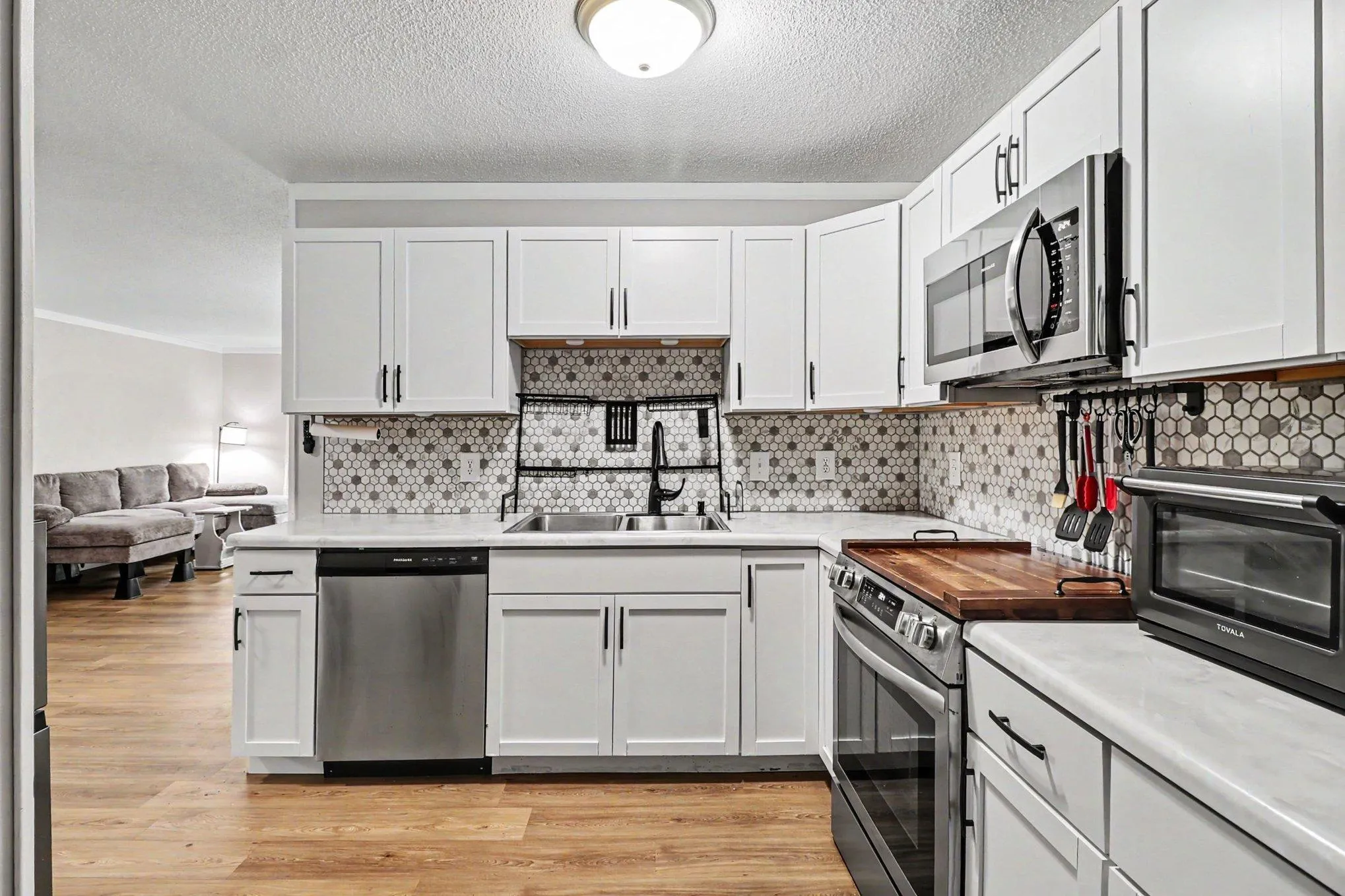 Photo 11 of 2227 Pinehurst Street